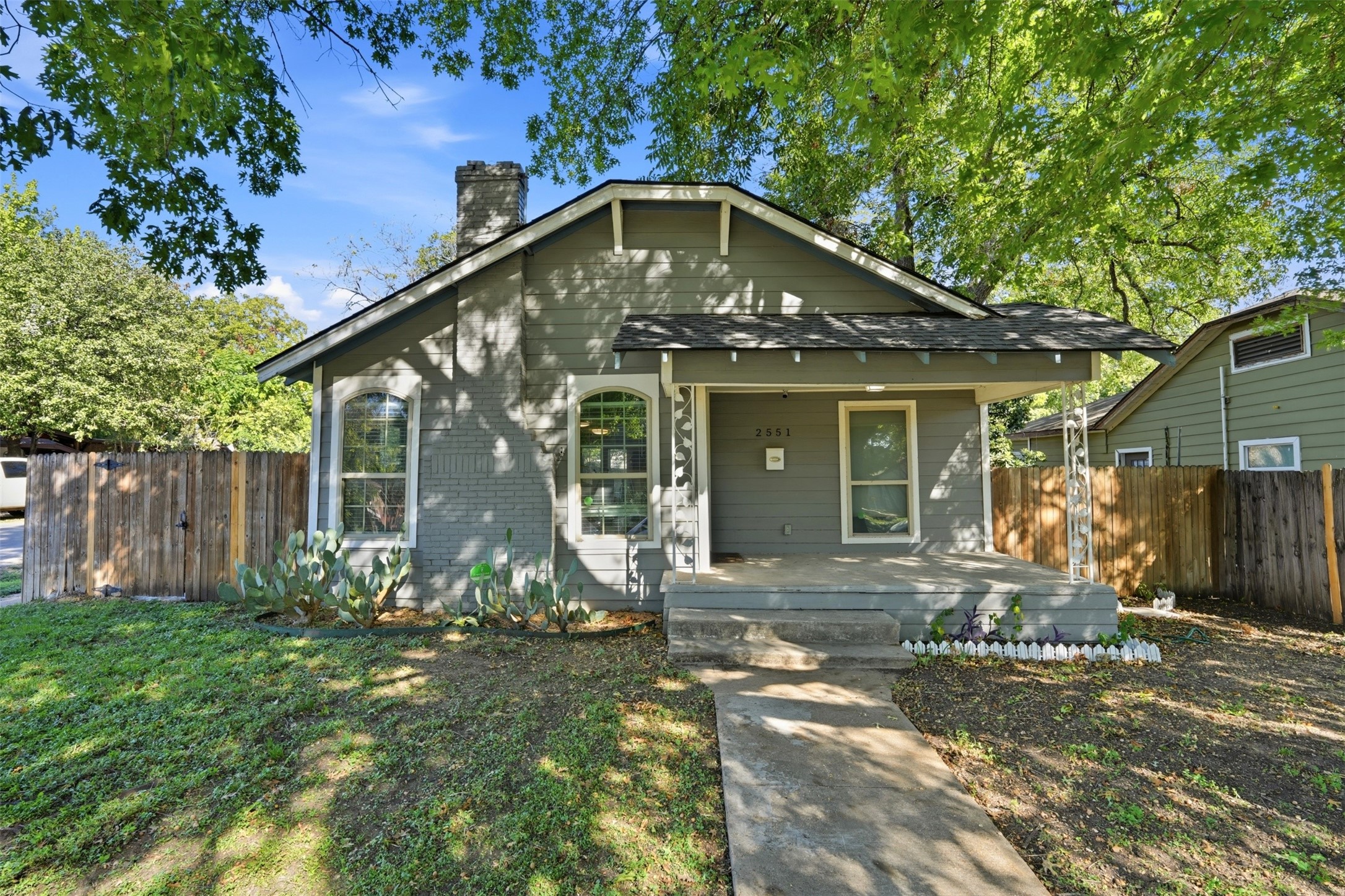 2551 Grafton Avenue — photo