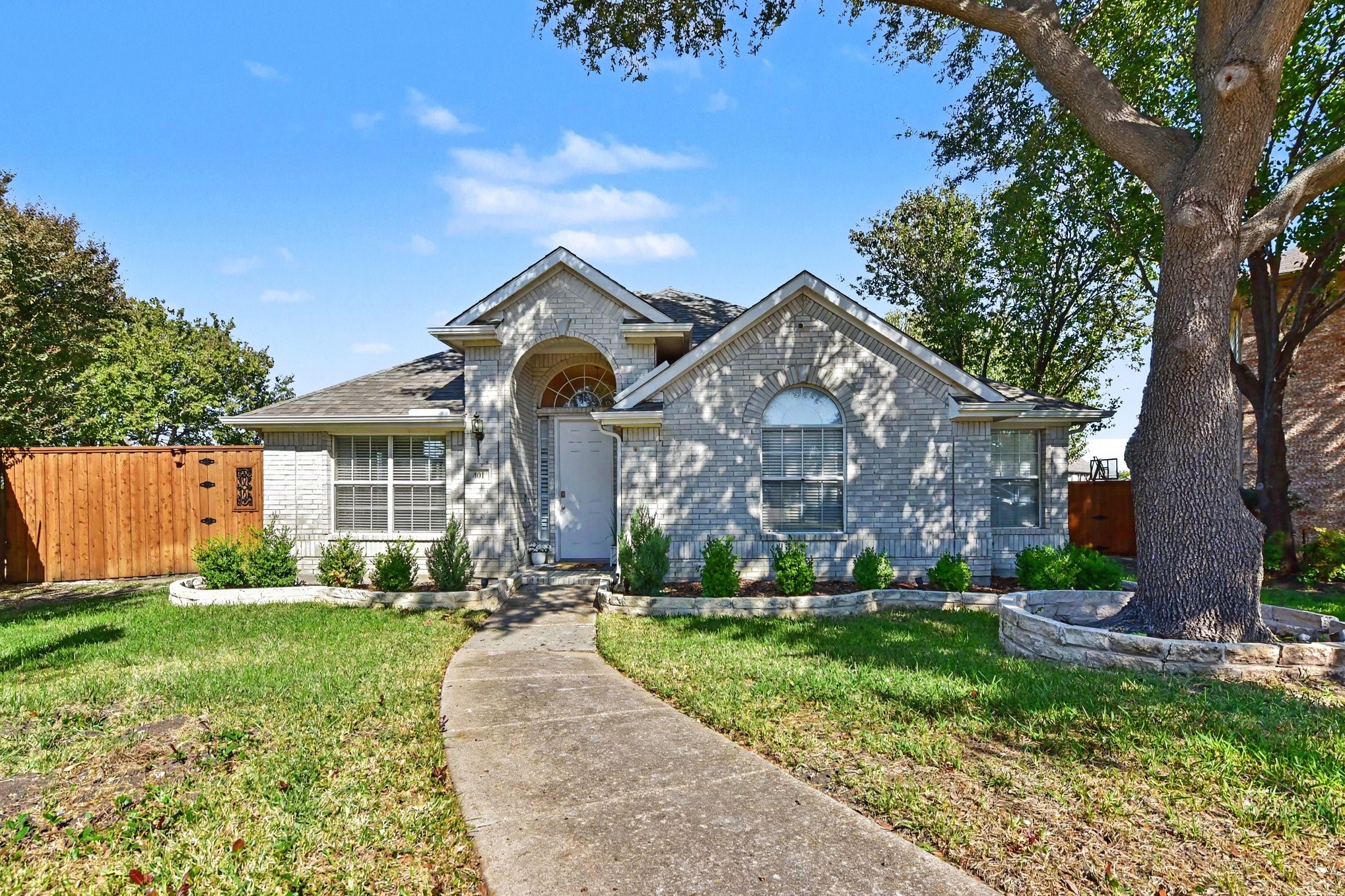 401 Stonebridge Circle — photo