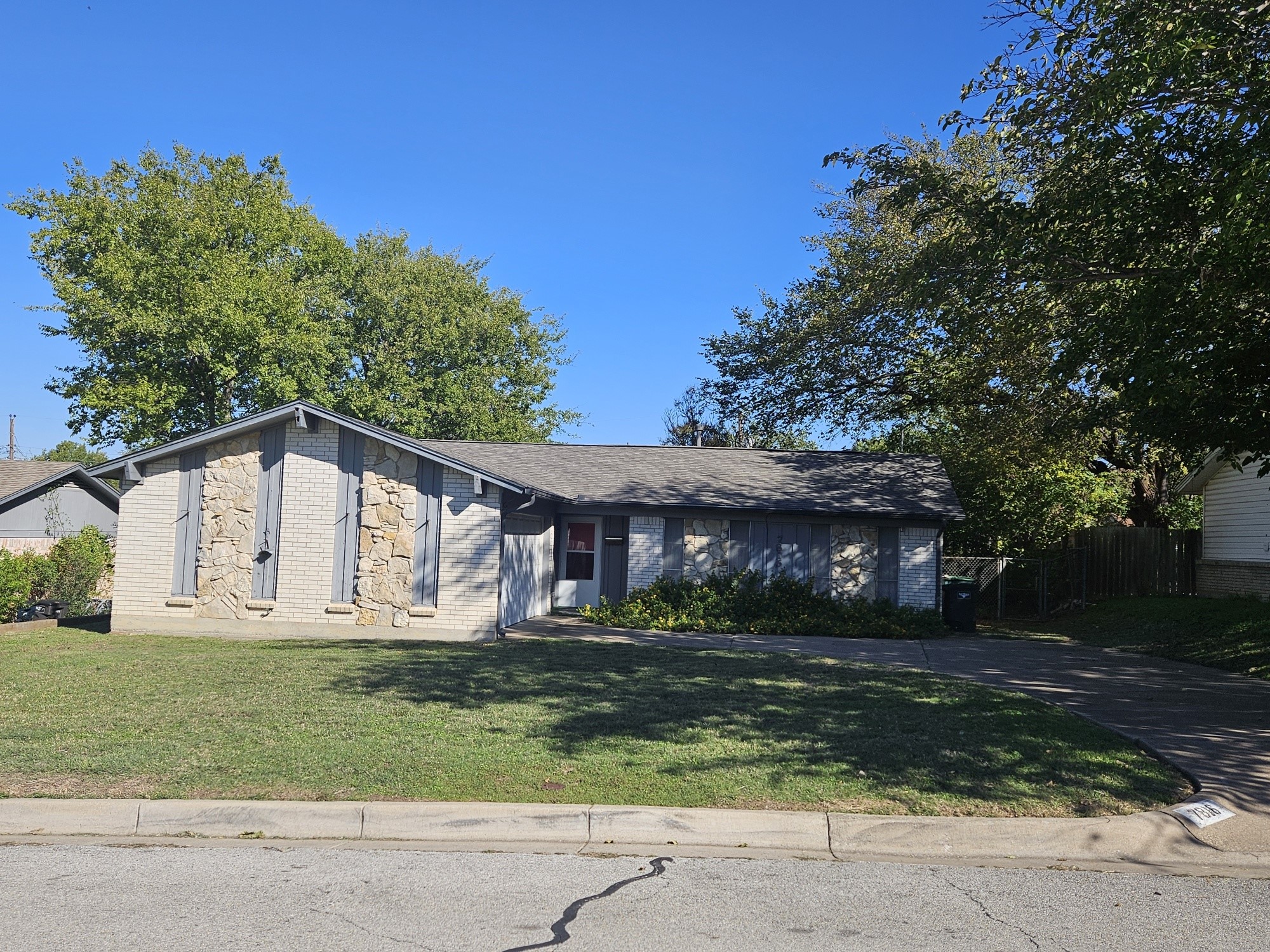 7816 Davenport Avenue — photo