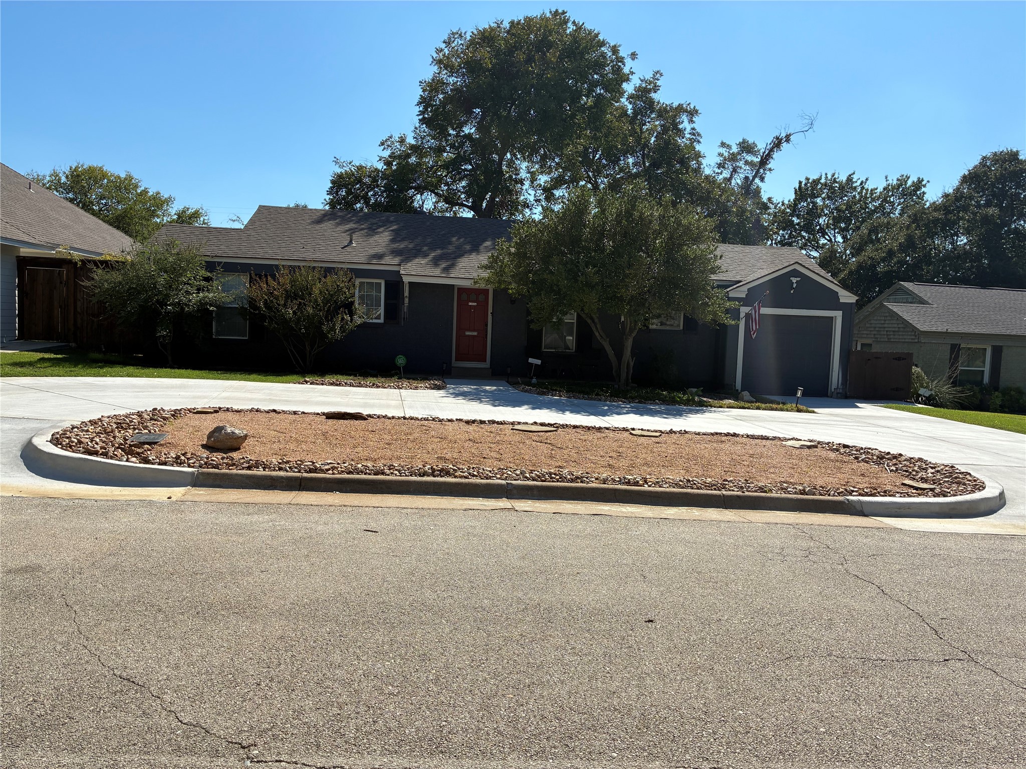 6441 Drury Lane — photo