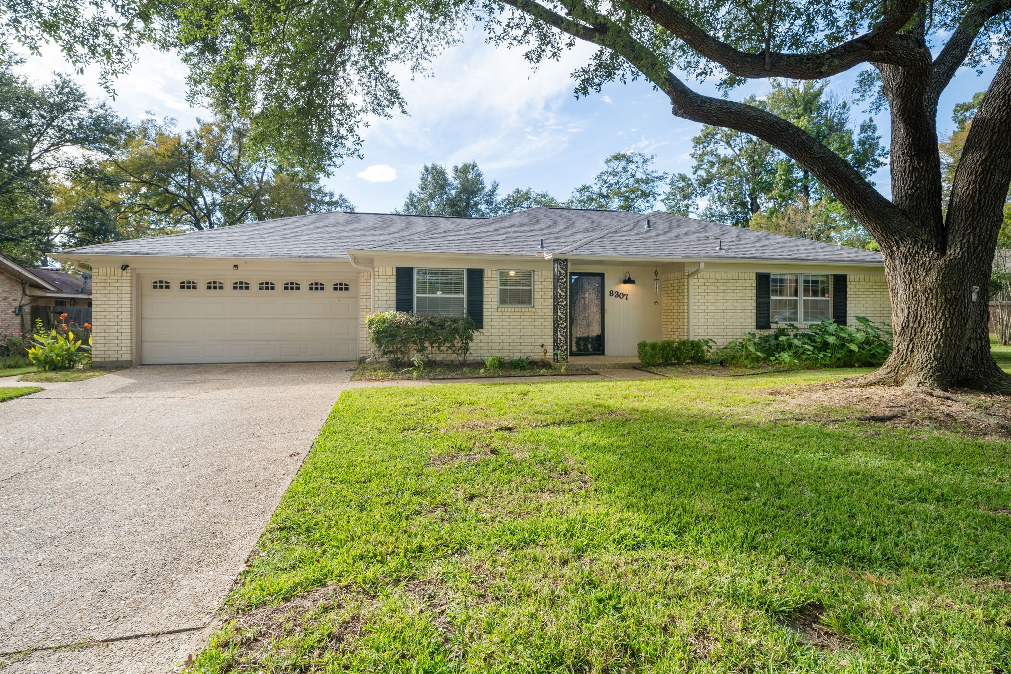 8307 Oxford Drive — photo