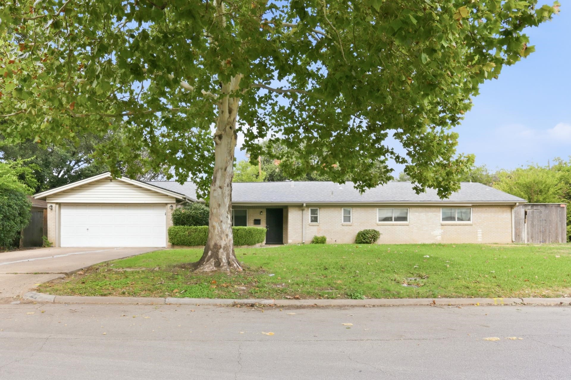 1725 Weathered Street — photo