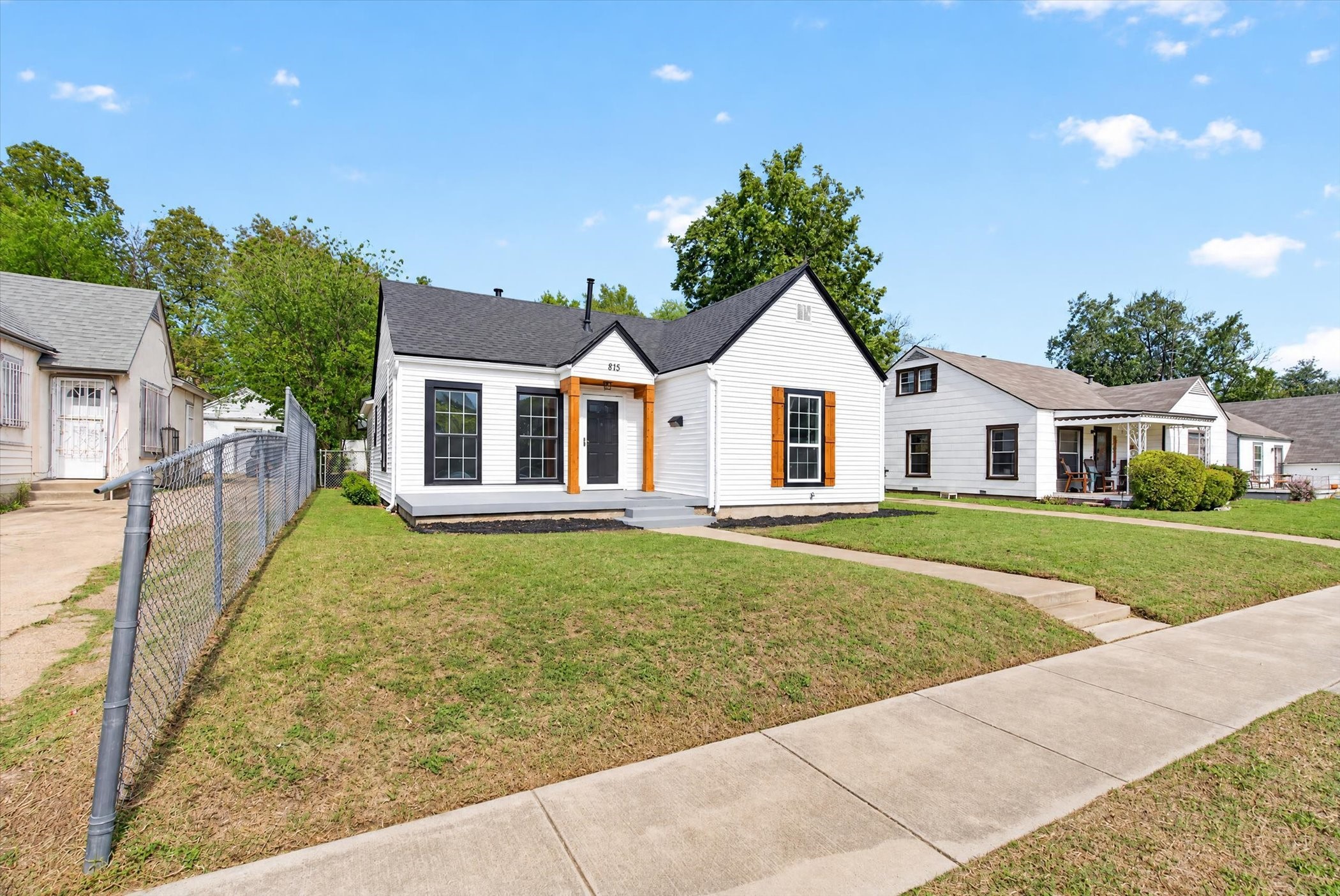 815 E Robert Street — photo