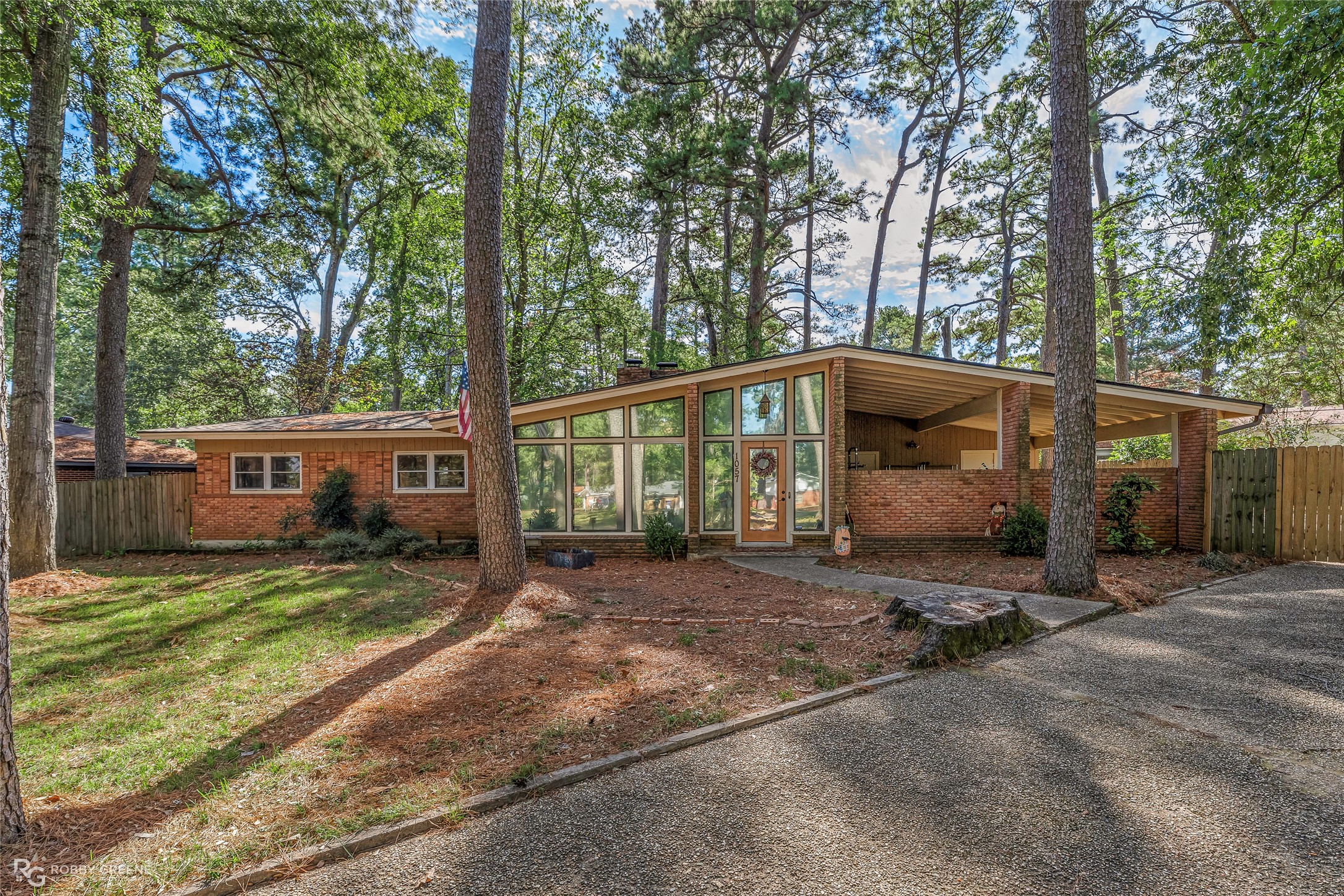 1057 Edgefield Drive — photo