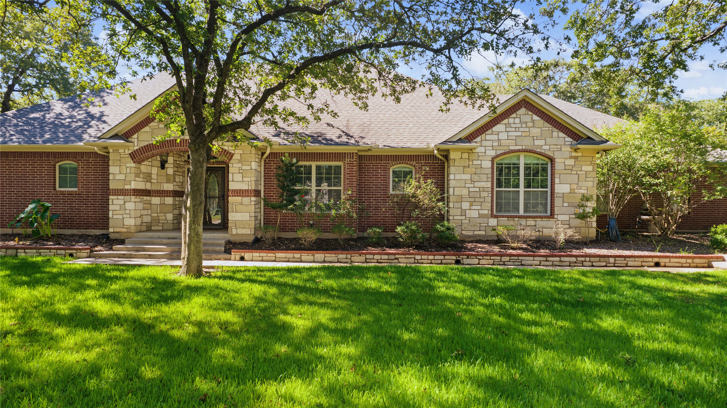 6104 Temple Oaks Court — photo