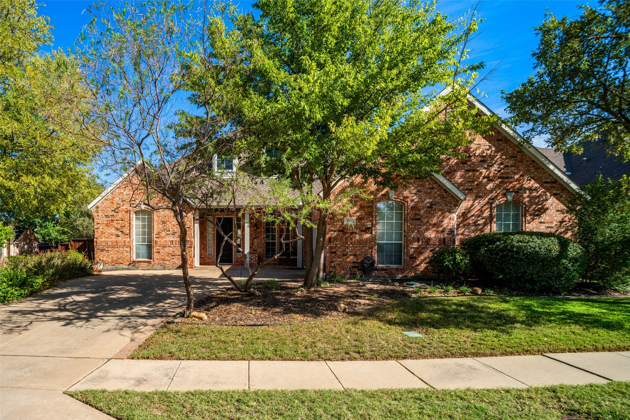 701 Crabapple Way — photo