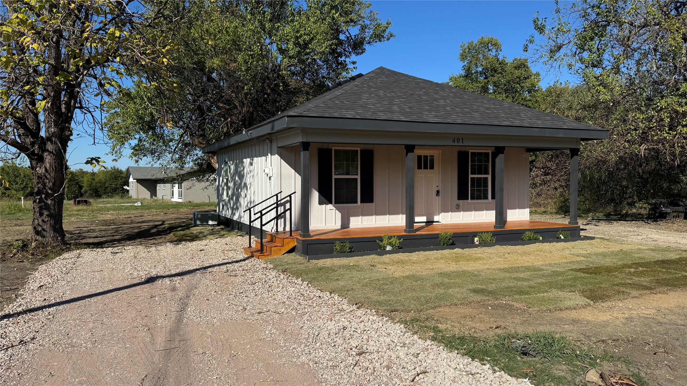 401 E Sanger Street, Celeste, TX 75423 — photo 2