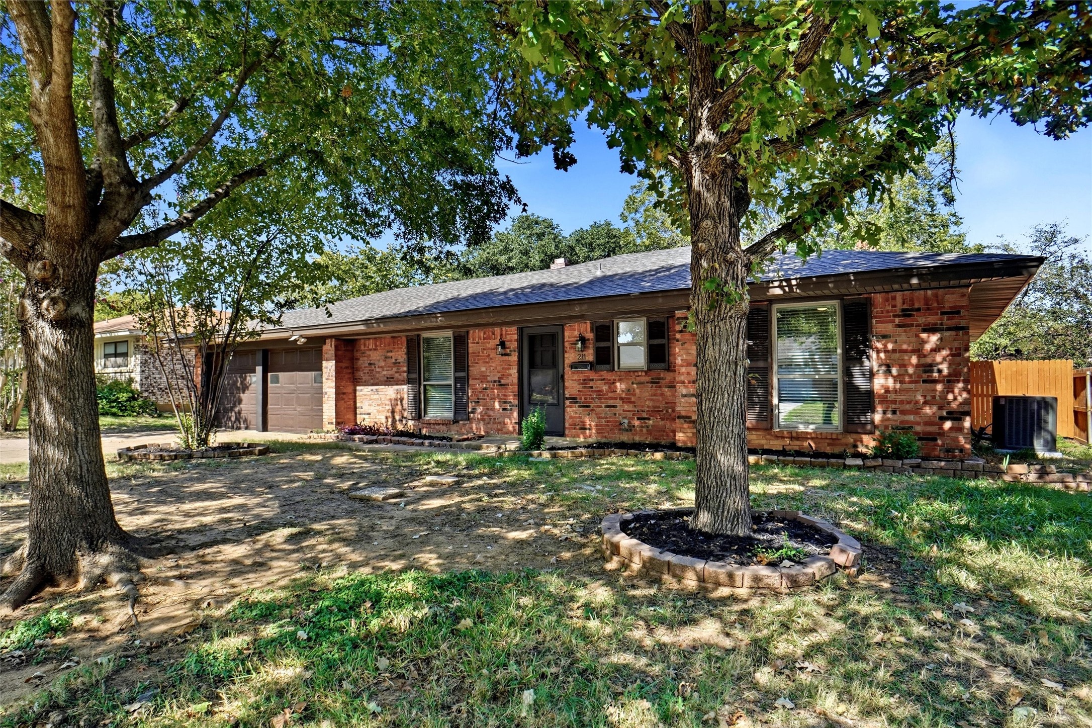211 Rambling Lane, Euless, TX 76039 — photo 2
