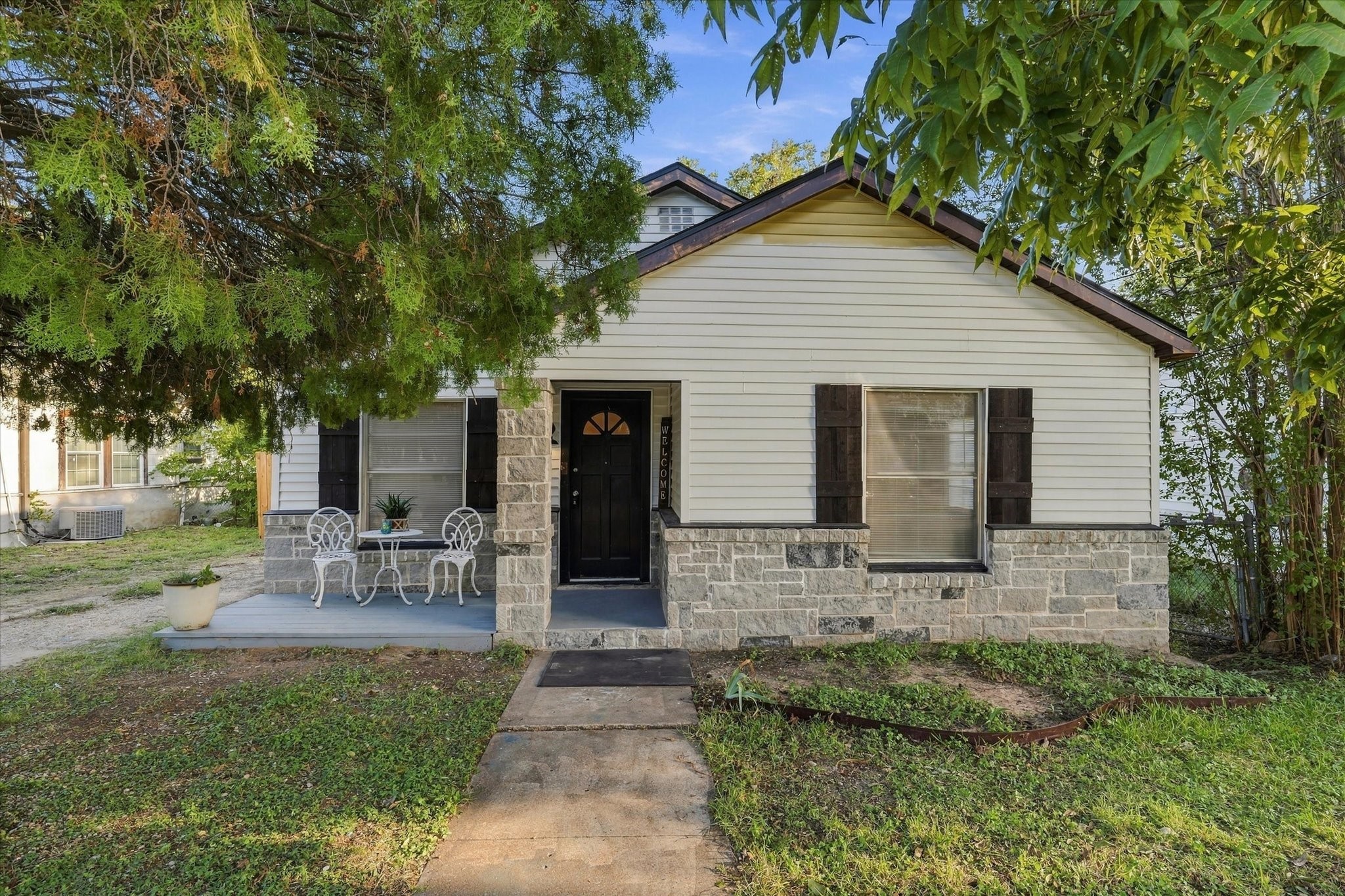 2108 Lyle — photo