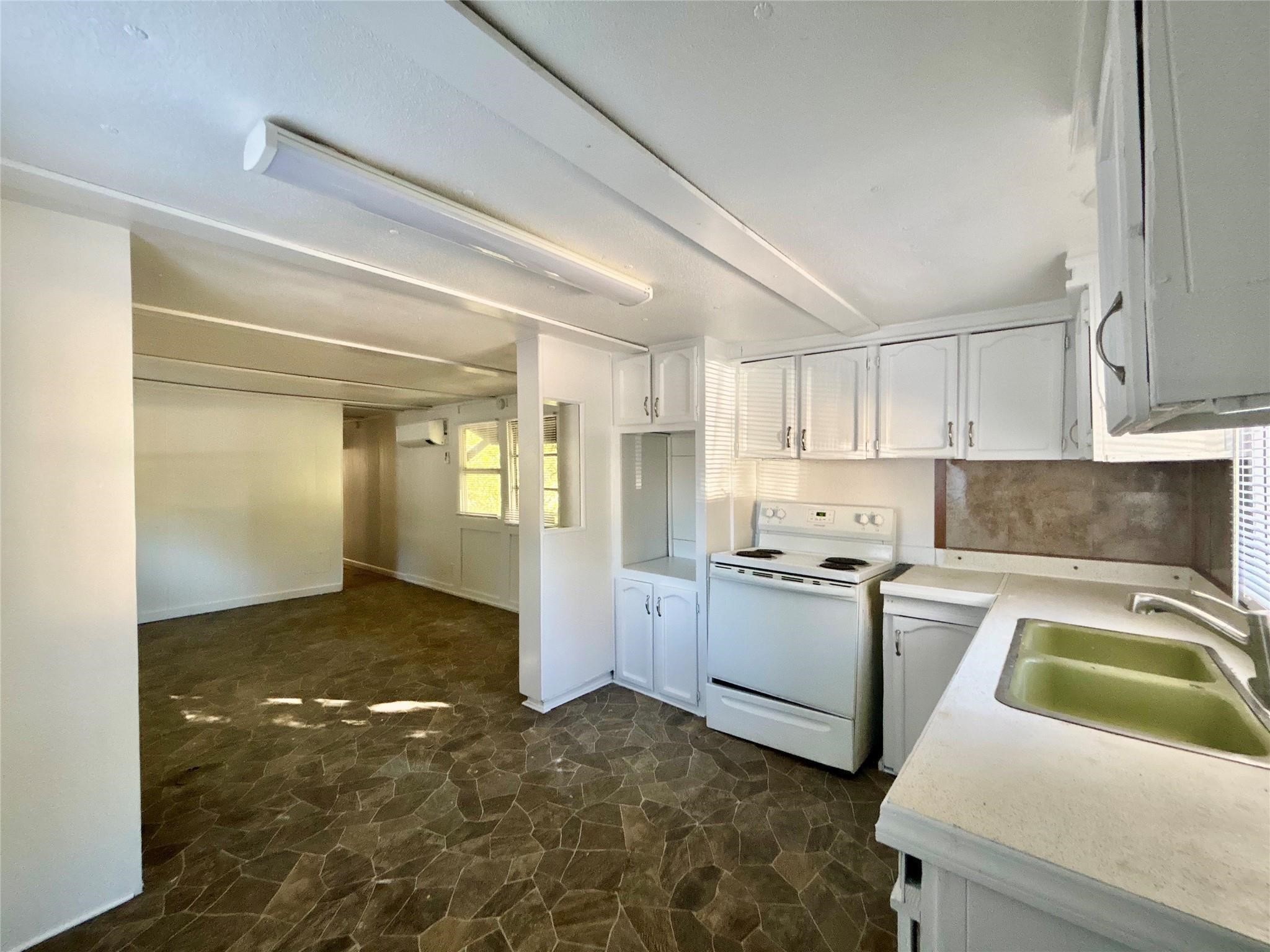 307 E Cates #400, Bridgeport, TX 76426 — photo 2