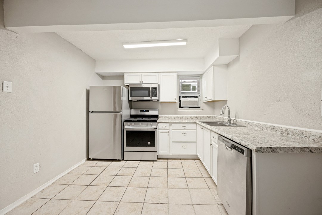 1001 W Elm Street Unit 108 — photo