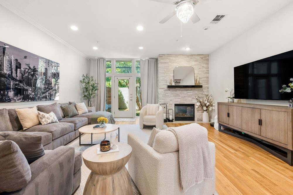 3707 Gilbert Avenue Unit 17 — photo