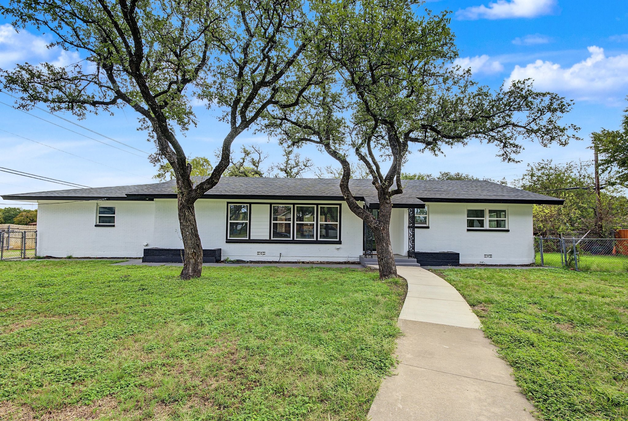 101 Aquilla Drive — photo