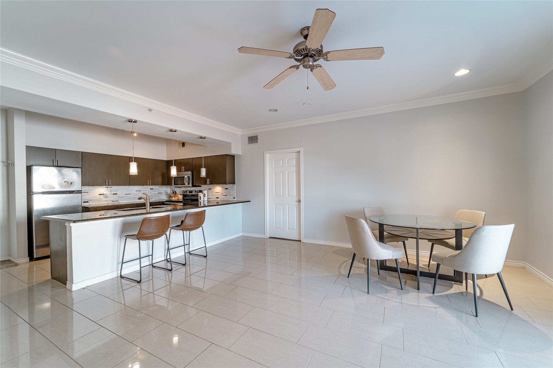 3102 Kings Road Unit 203 — photo