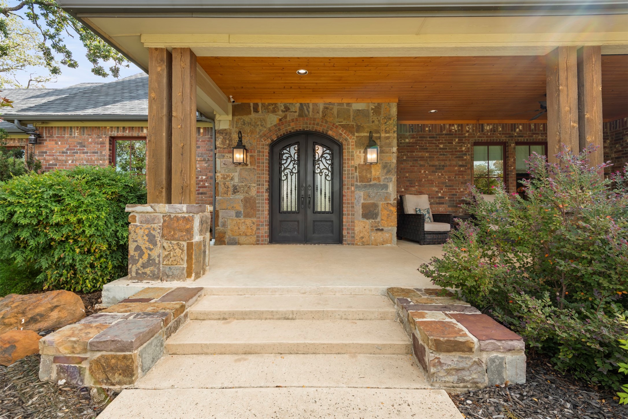 200 Regency Court, Denton, TX 76210 — photo 2