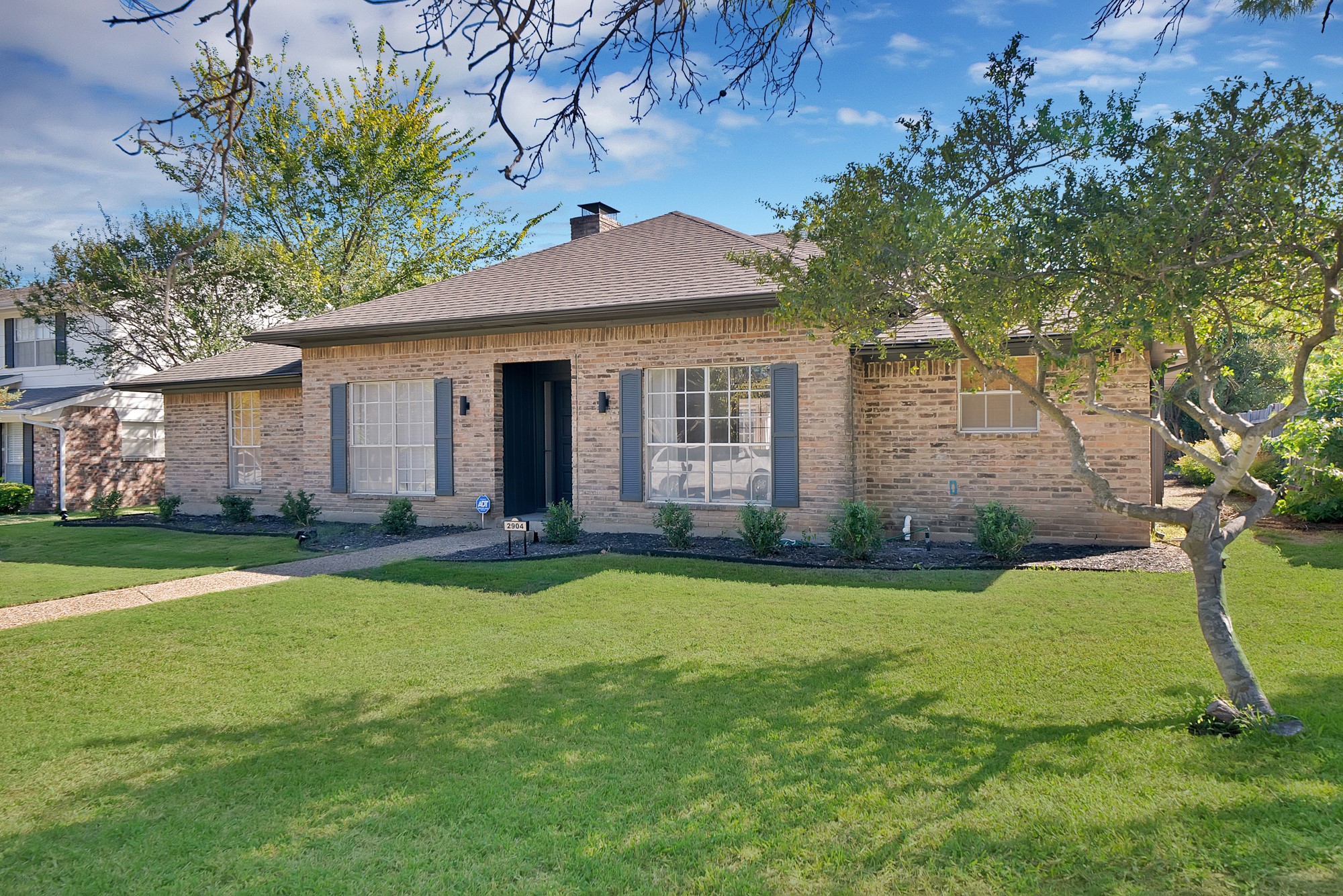 2904 Laurel Lane — photo