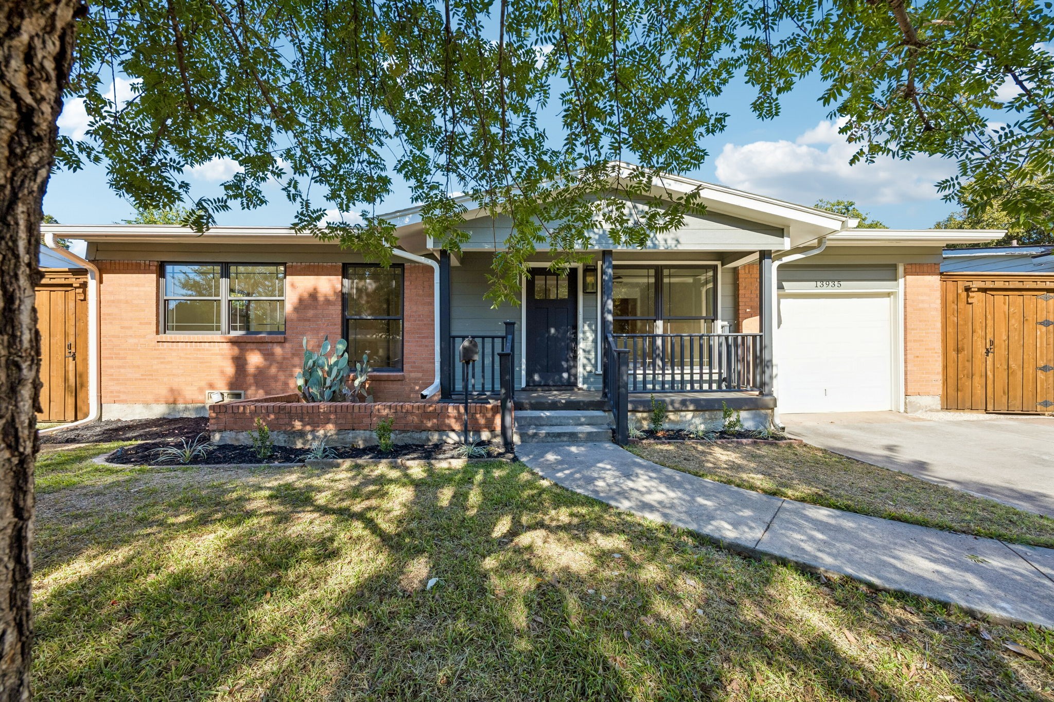 13935 Stardust Lane — photo