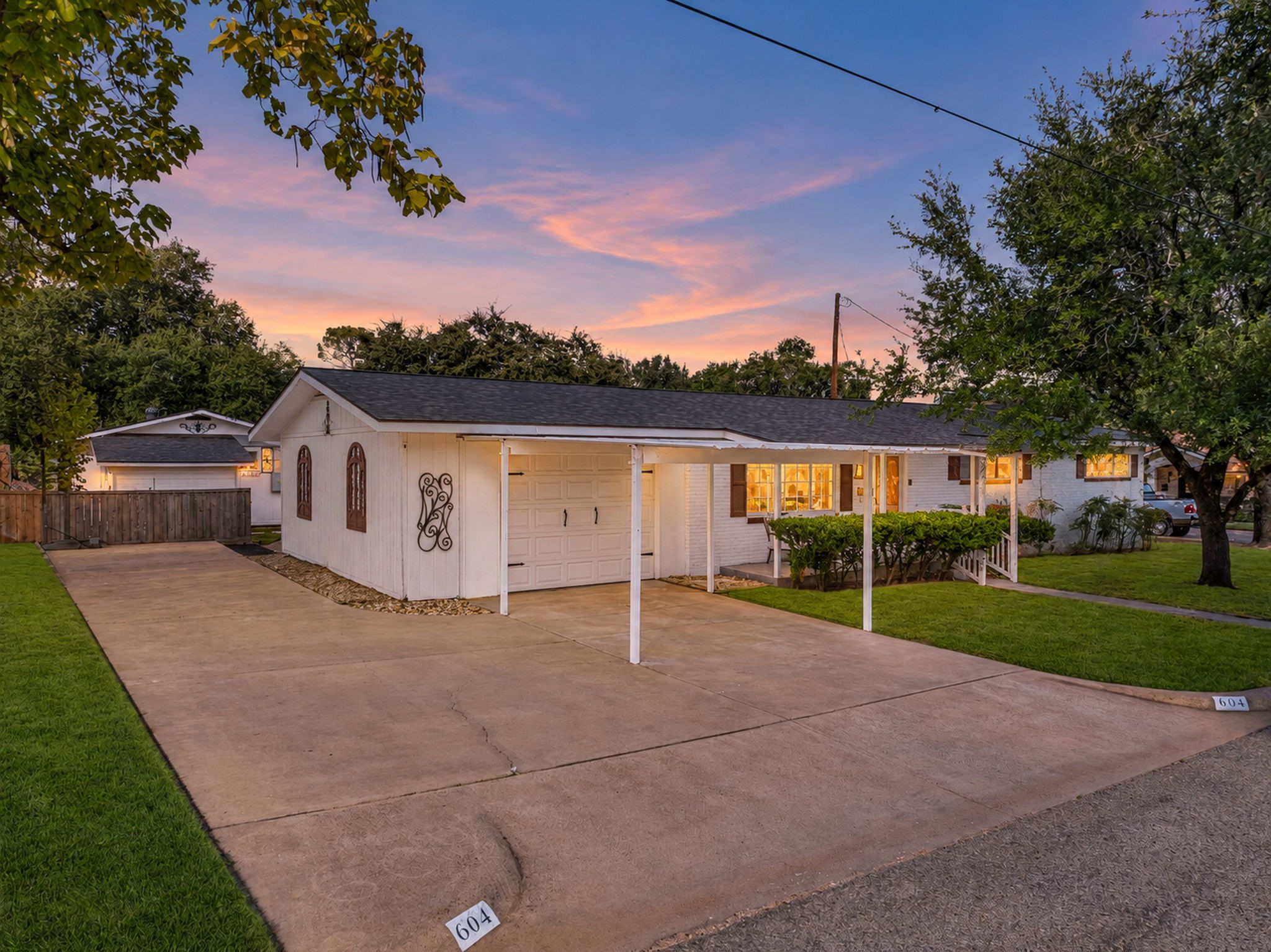 604 Crestview Drive — photo