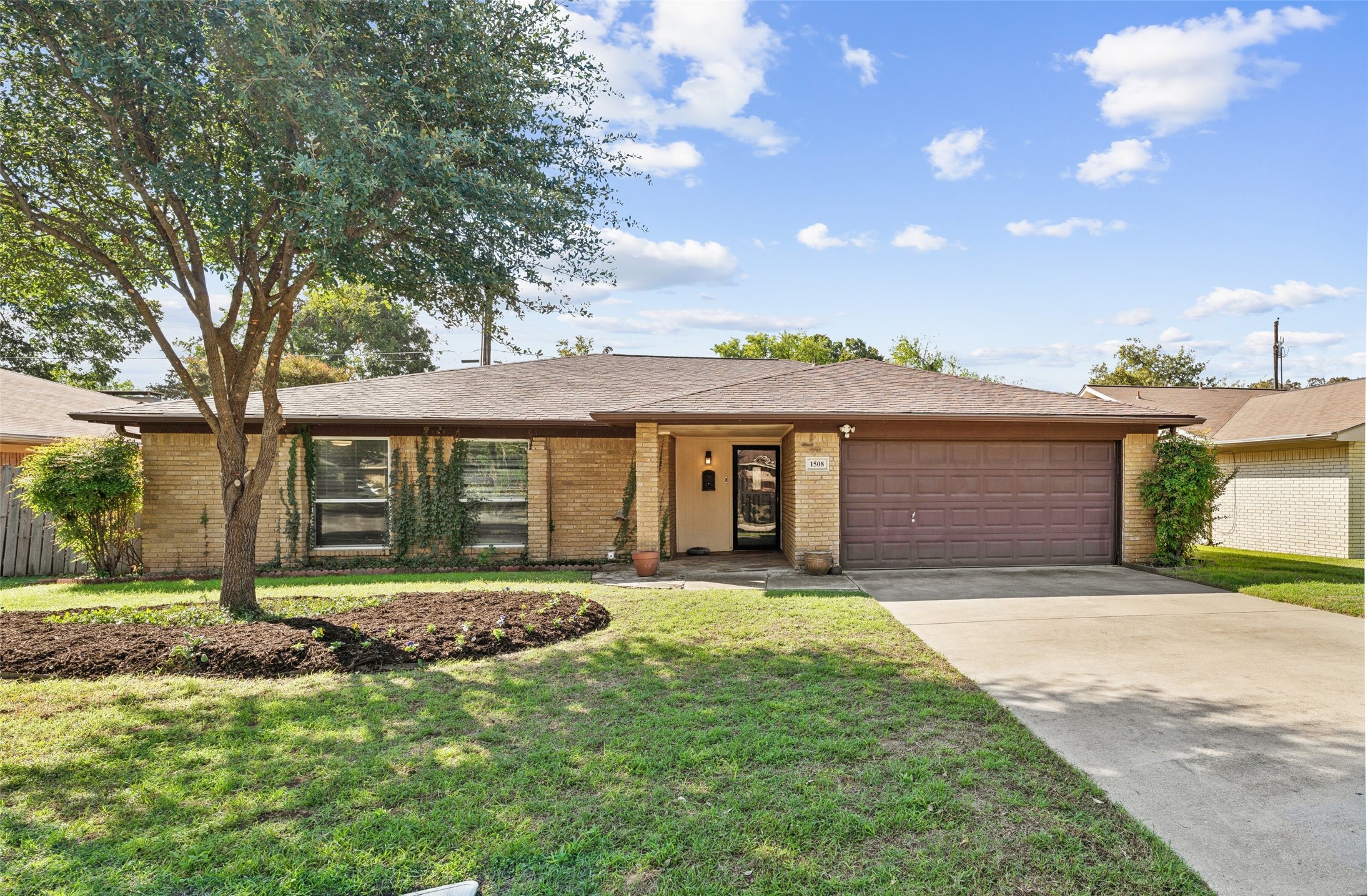 1508 Strawberry Circle — photo