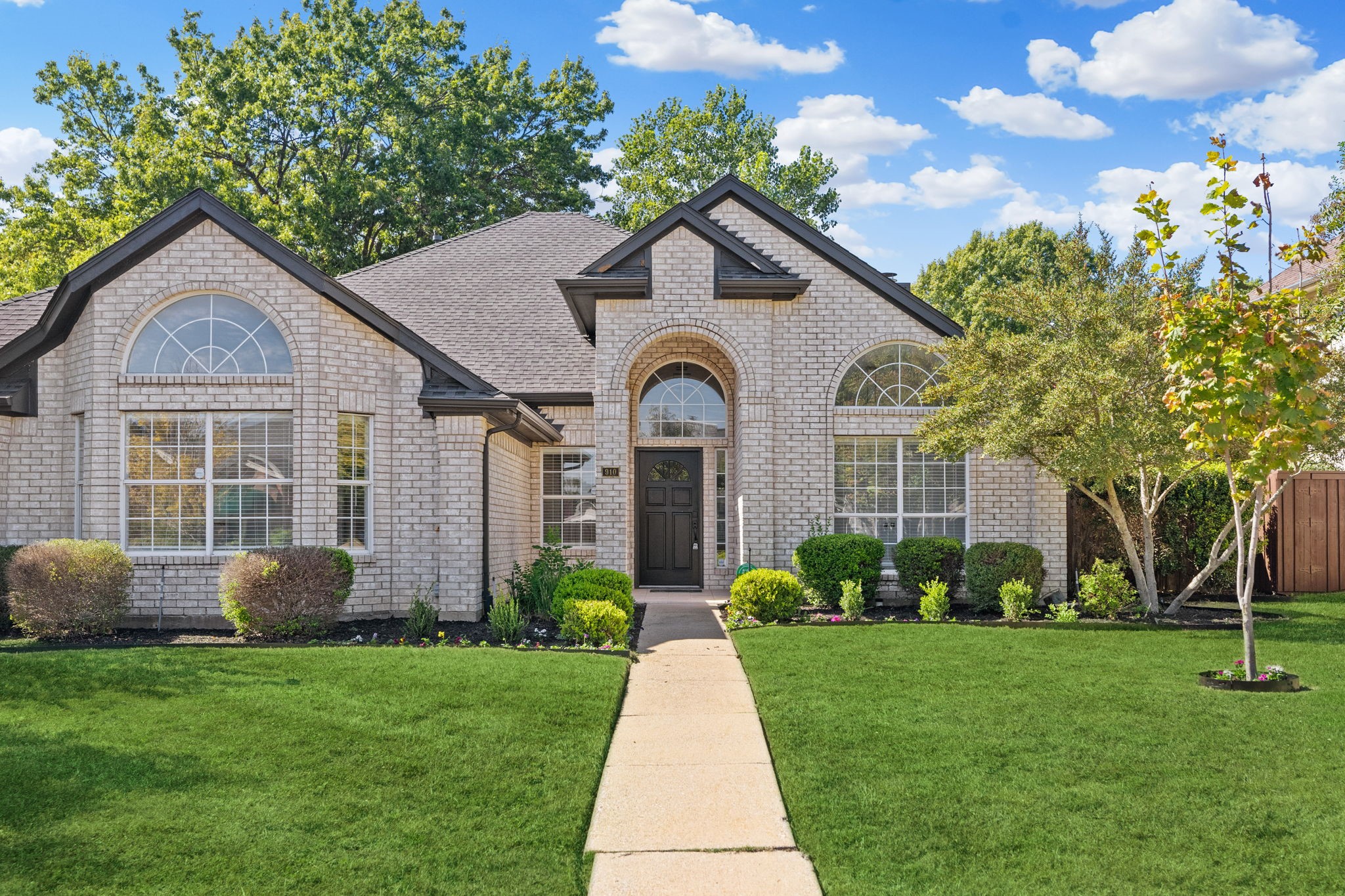 910 Blackstone Drive — photo