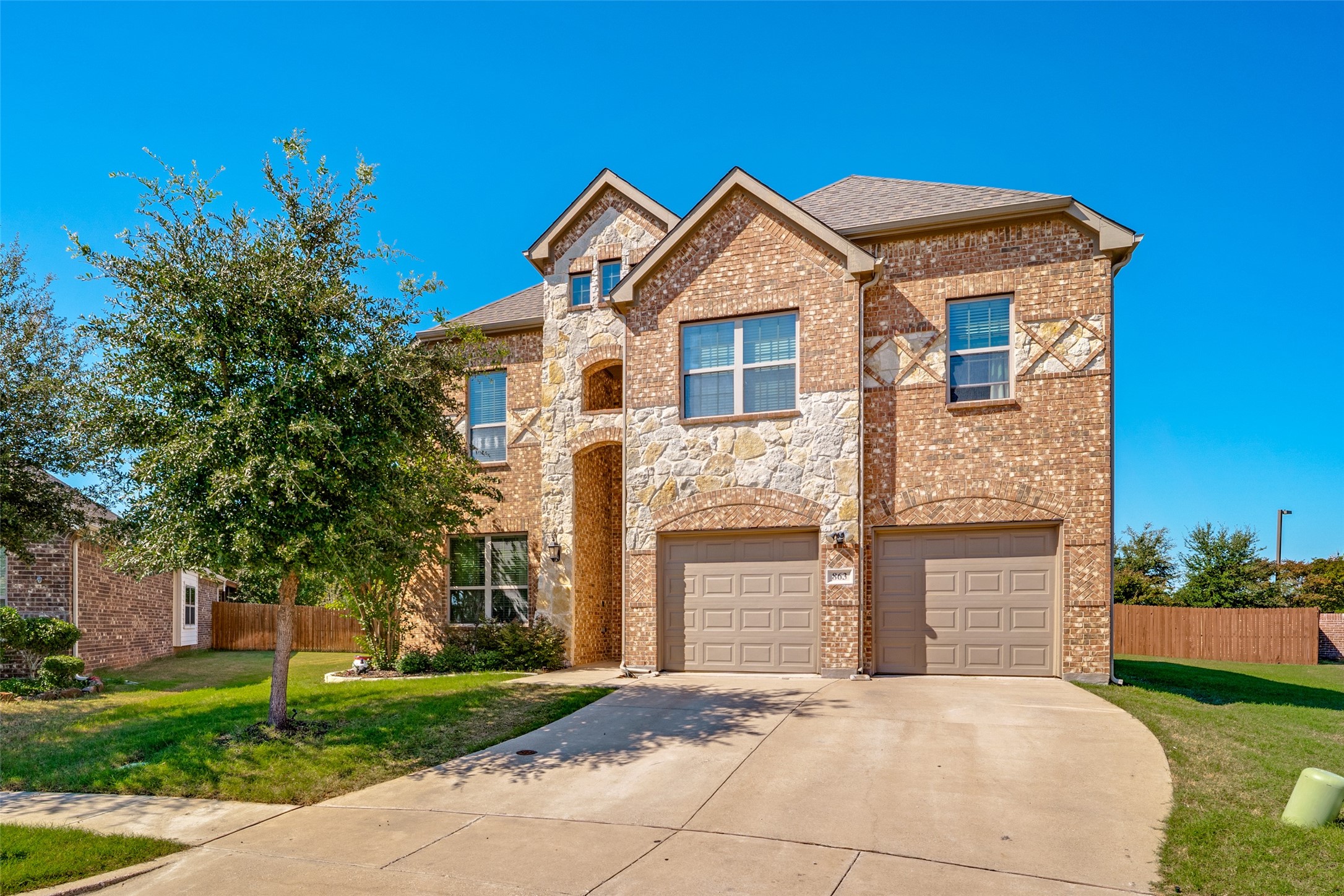 863 Mccall Drive — photo