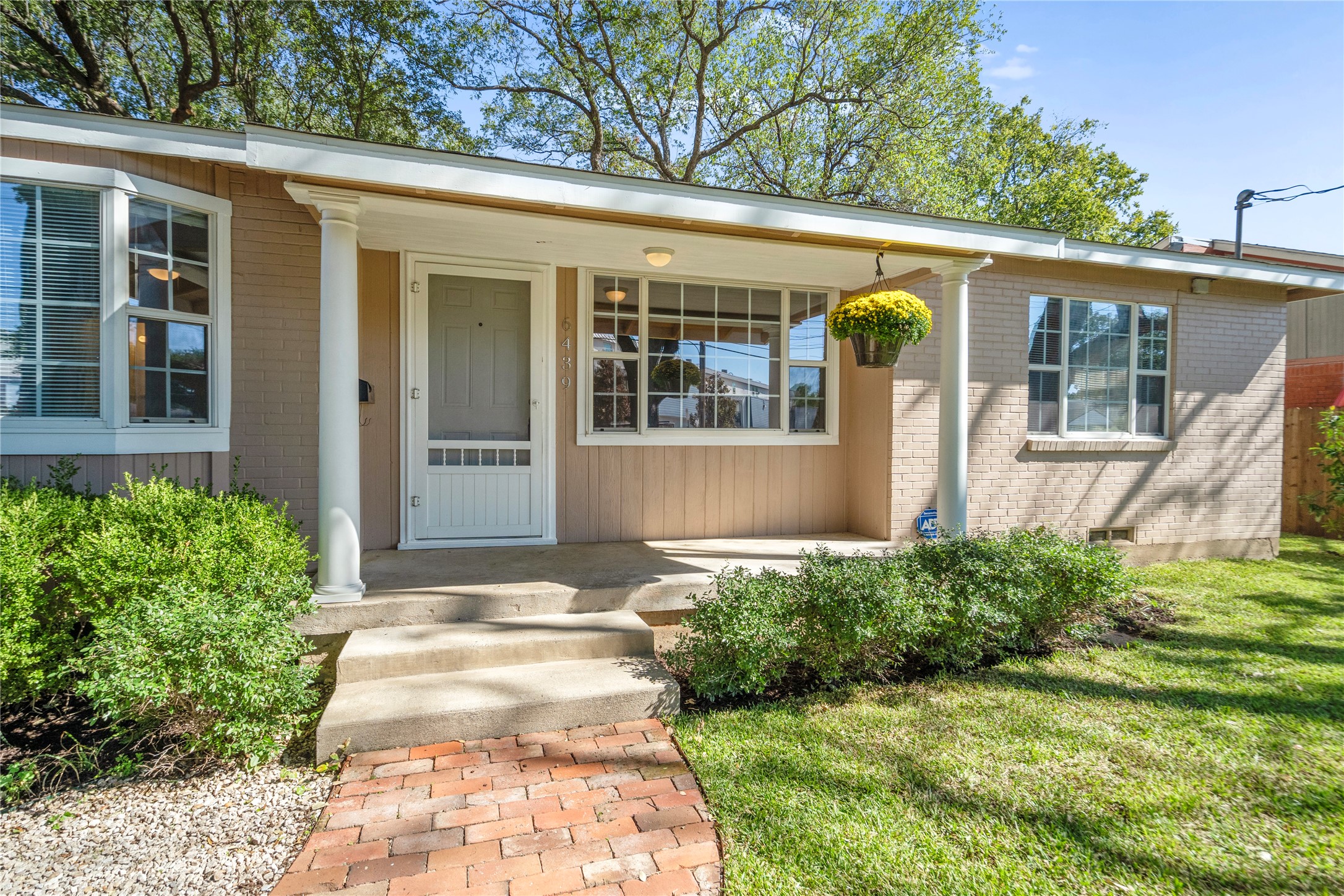 6439 Fisher Road — photo