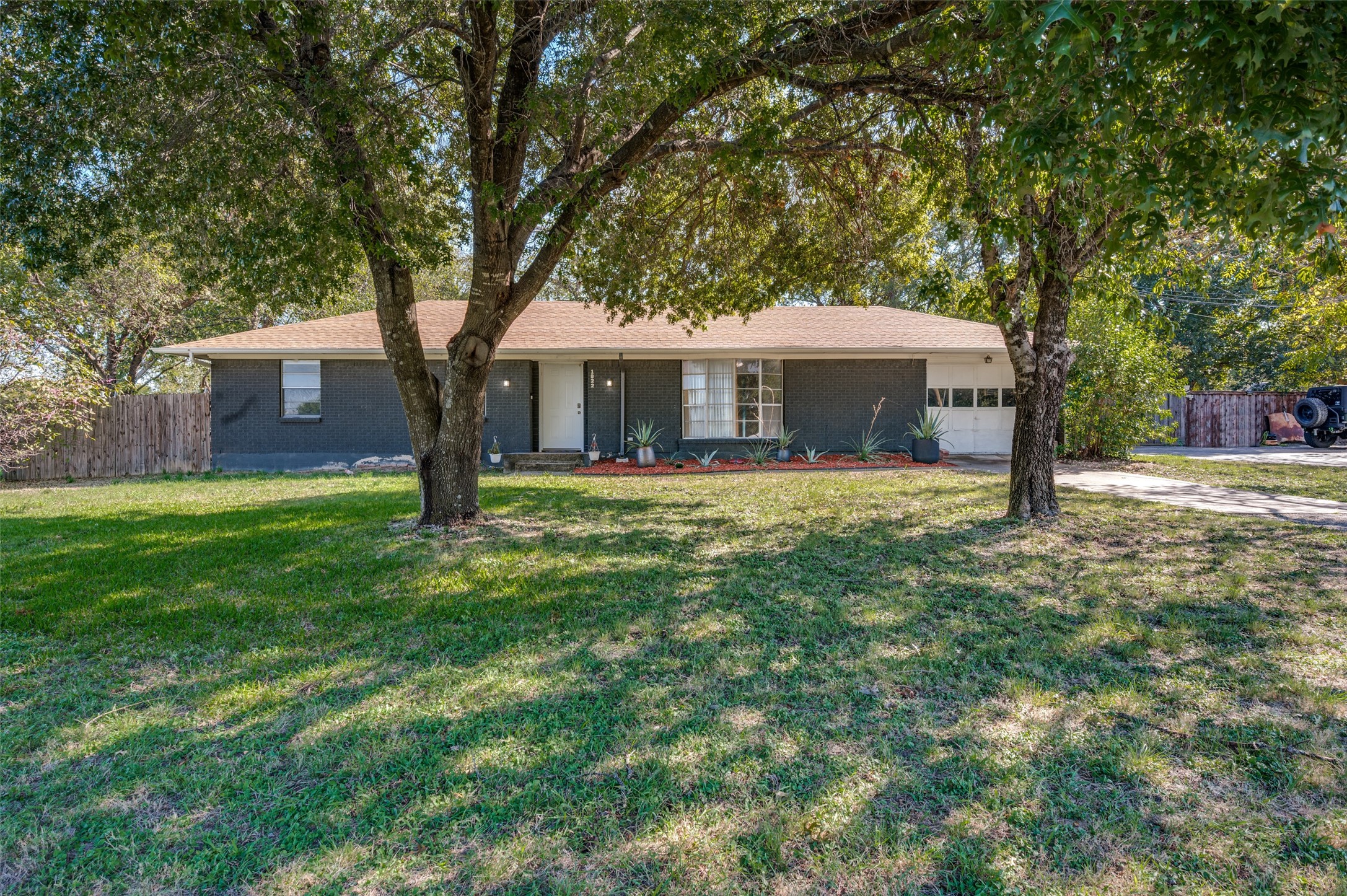 1822 Glenn Lane — photo