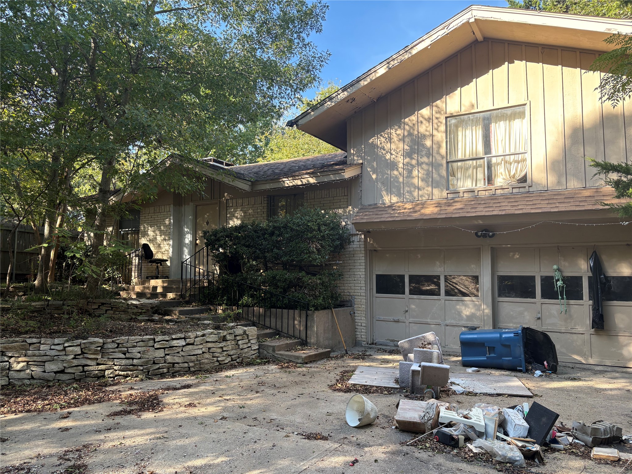 1001 N Cockrell Hill Road — photo