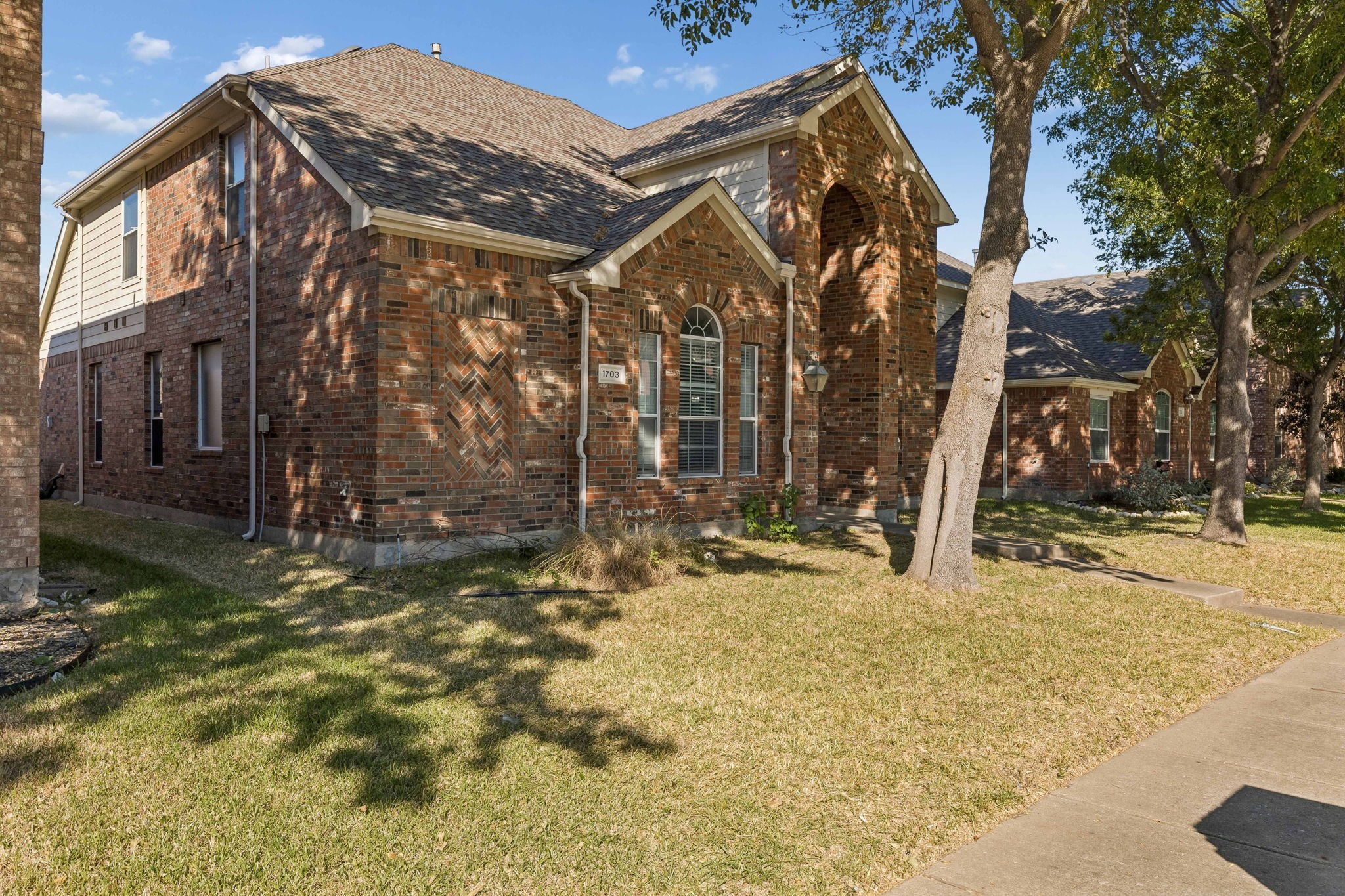 1703 Broadmoor Drive — photo