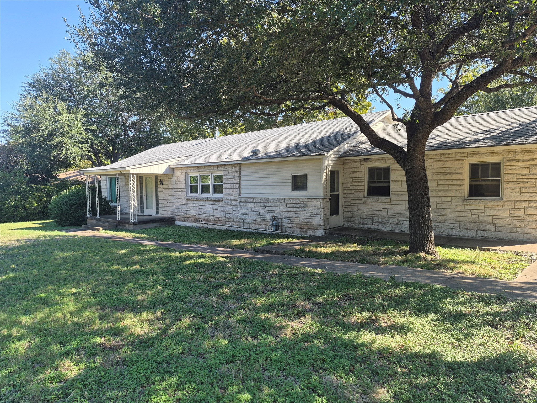 4230 Hillcrest Drive — photo