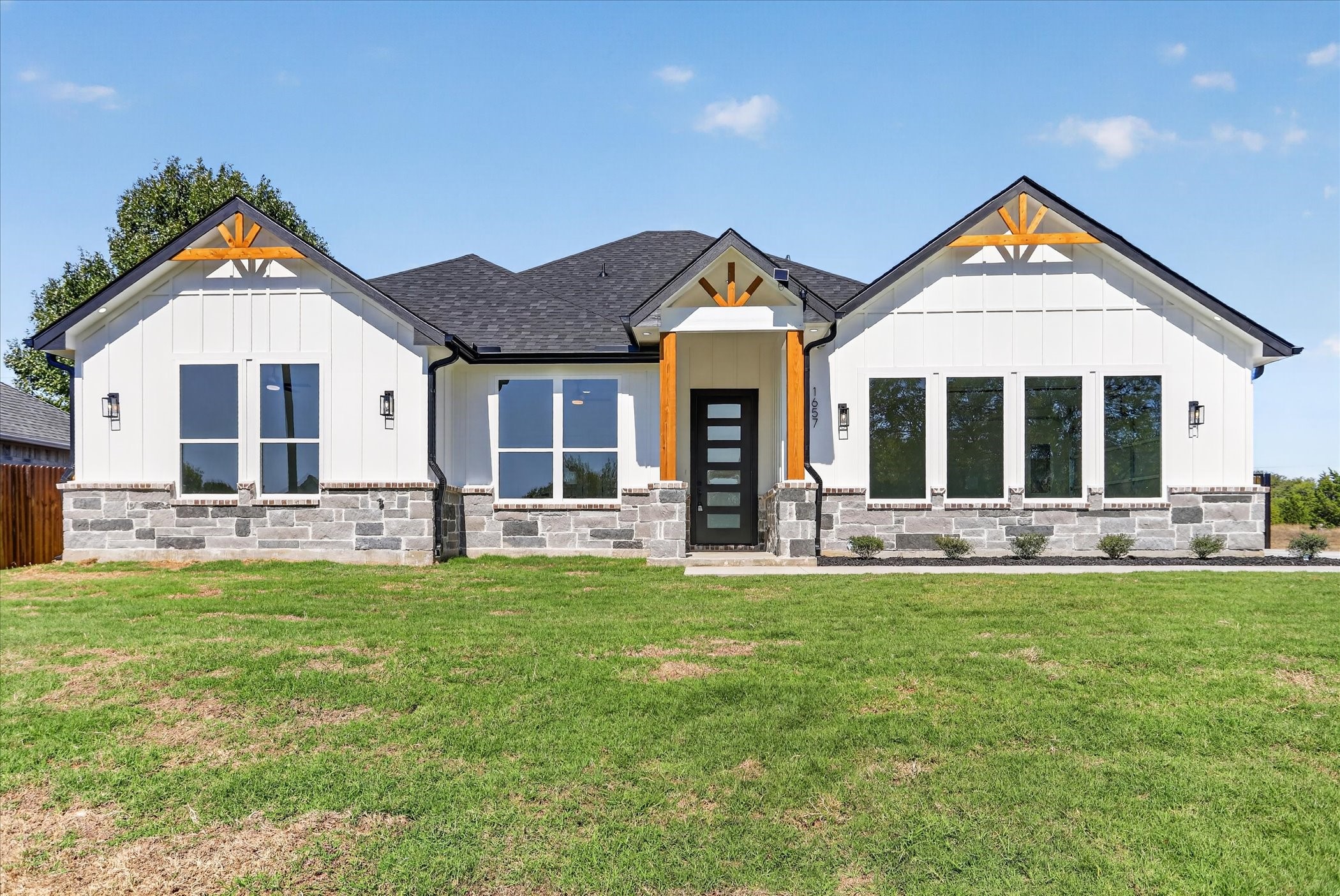 1657 Brookview Drive, Lancaster, TX 75146 — photo 2
