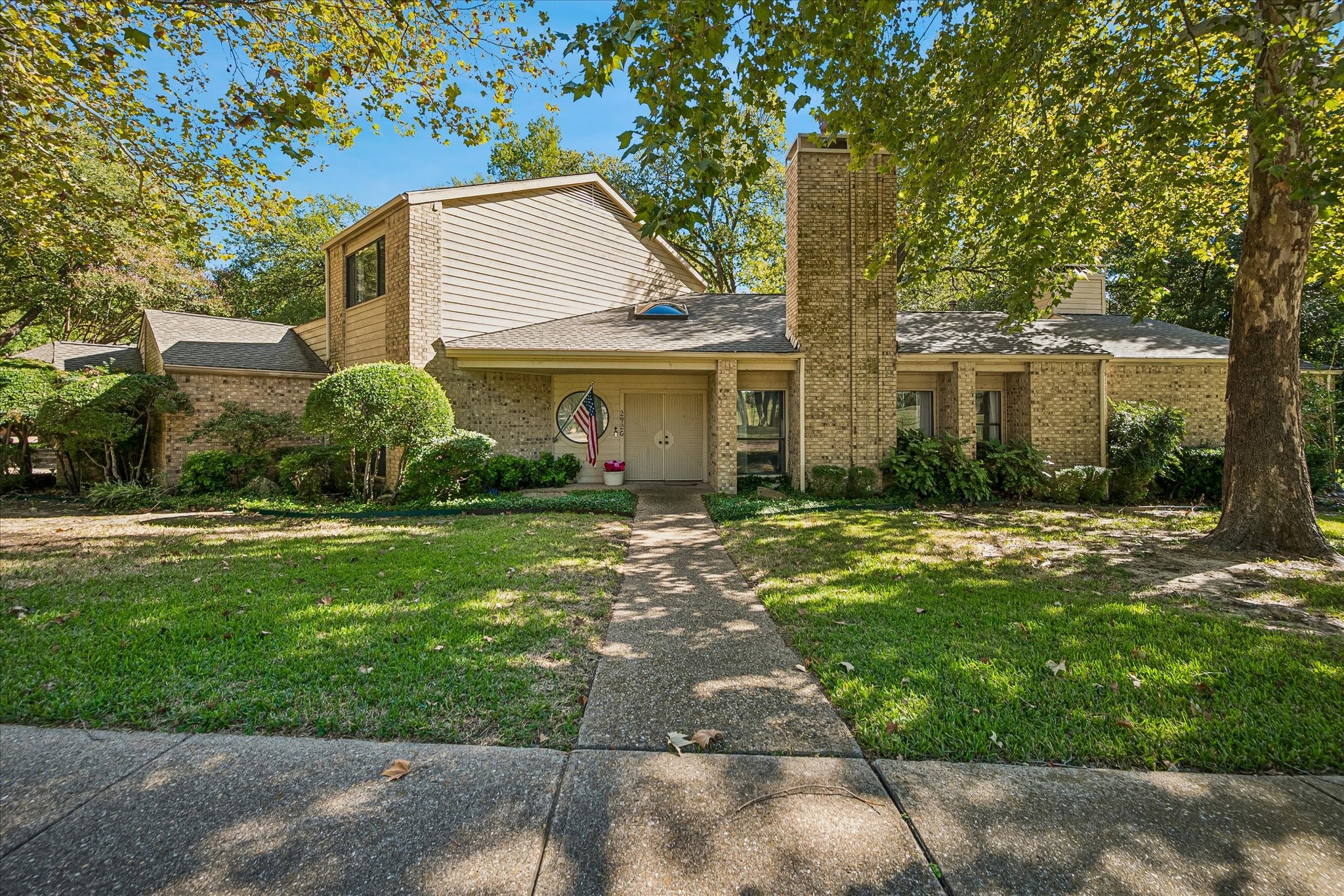 2926 N Saint Andrews Drive — photo