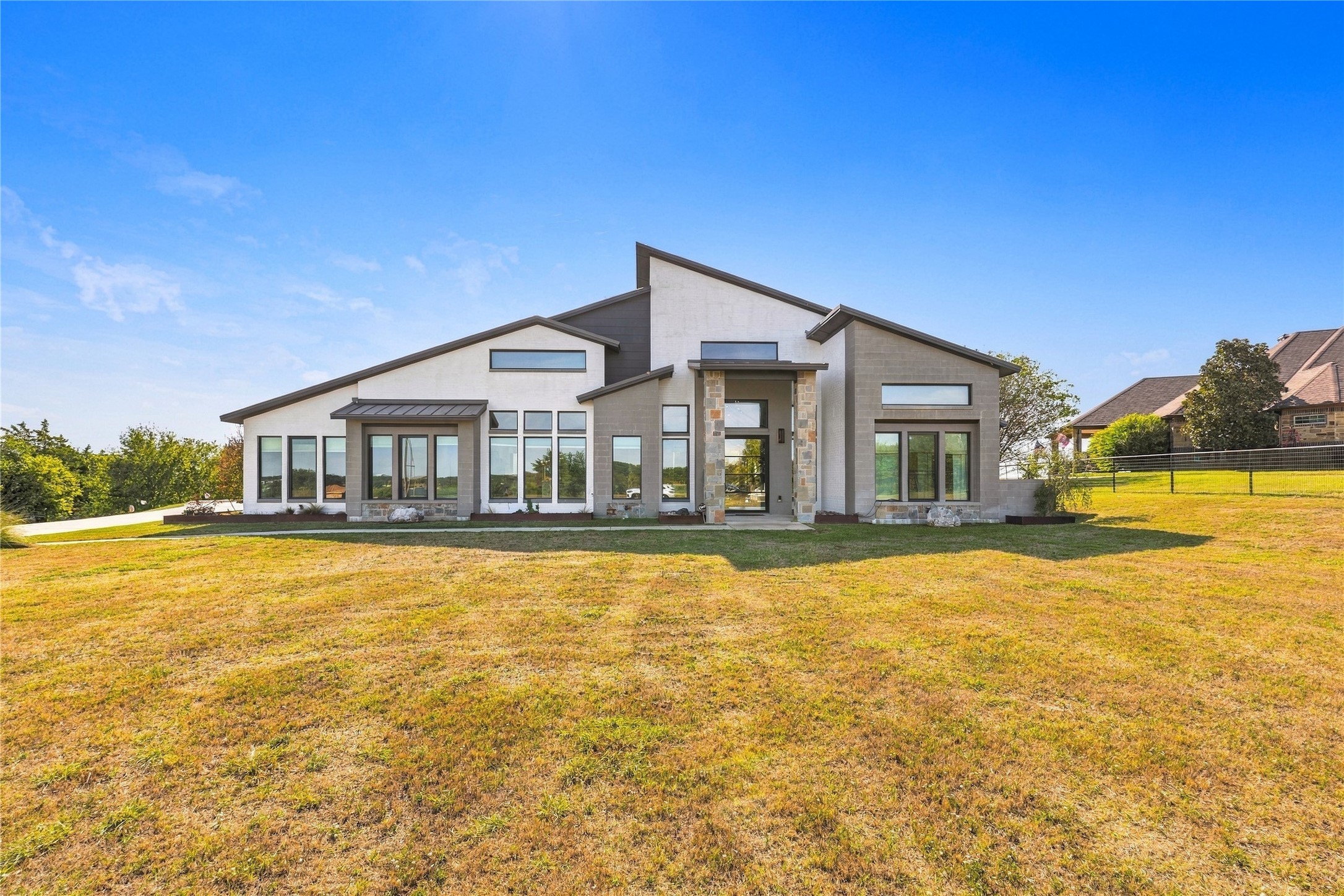 211 Hunter Pass — photo