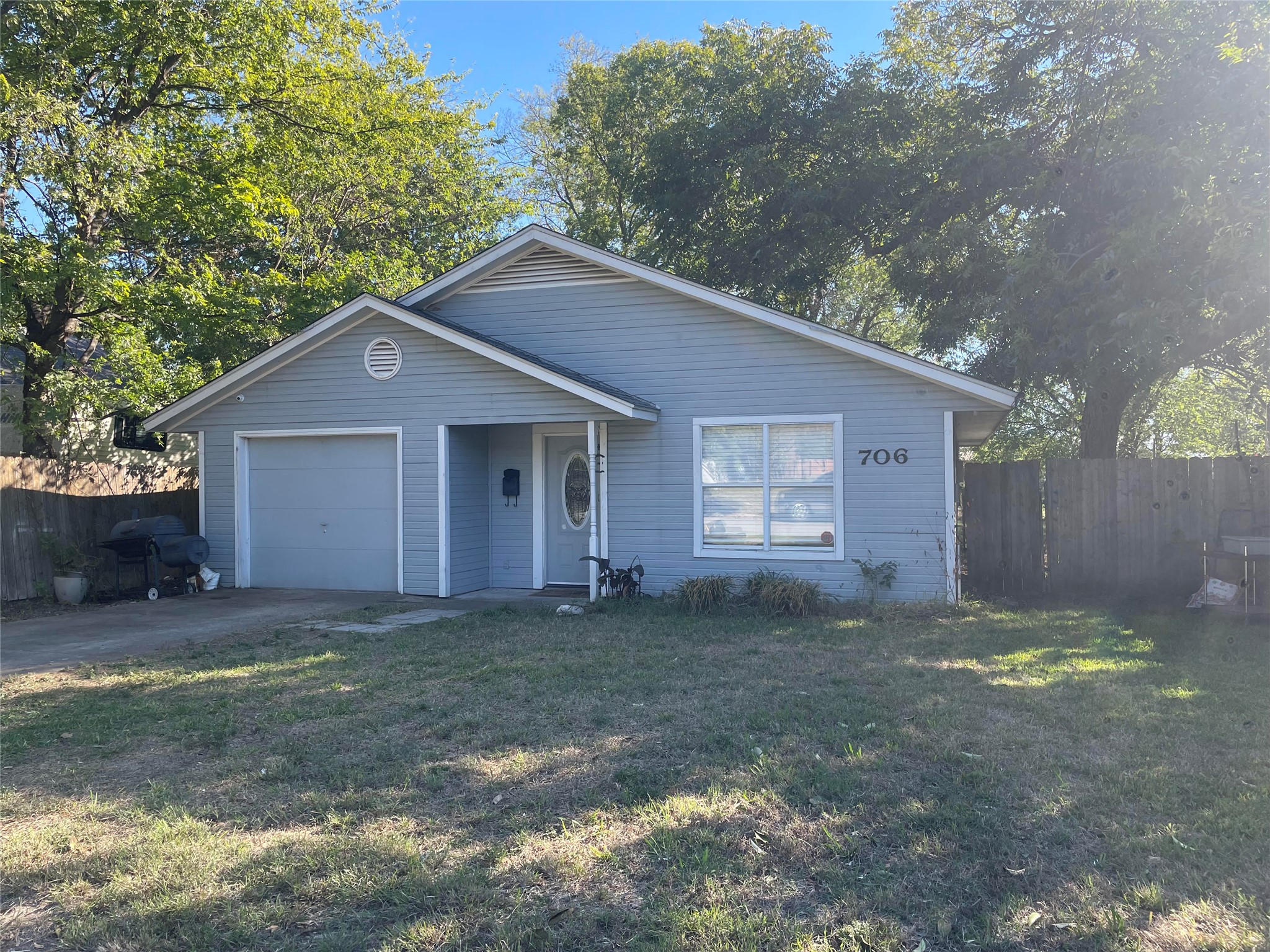 706 E High Street — photo