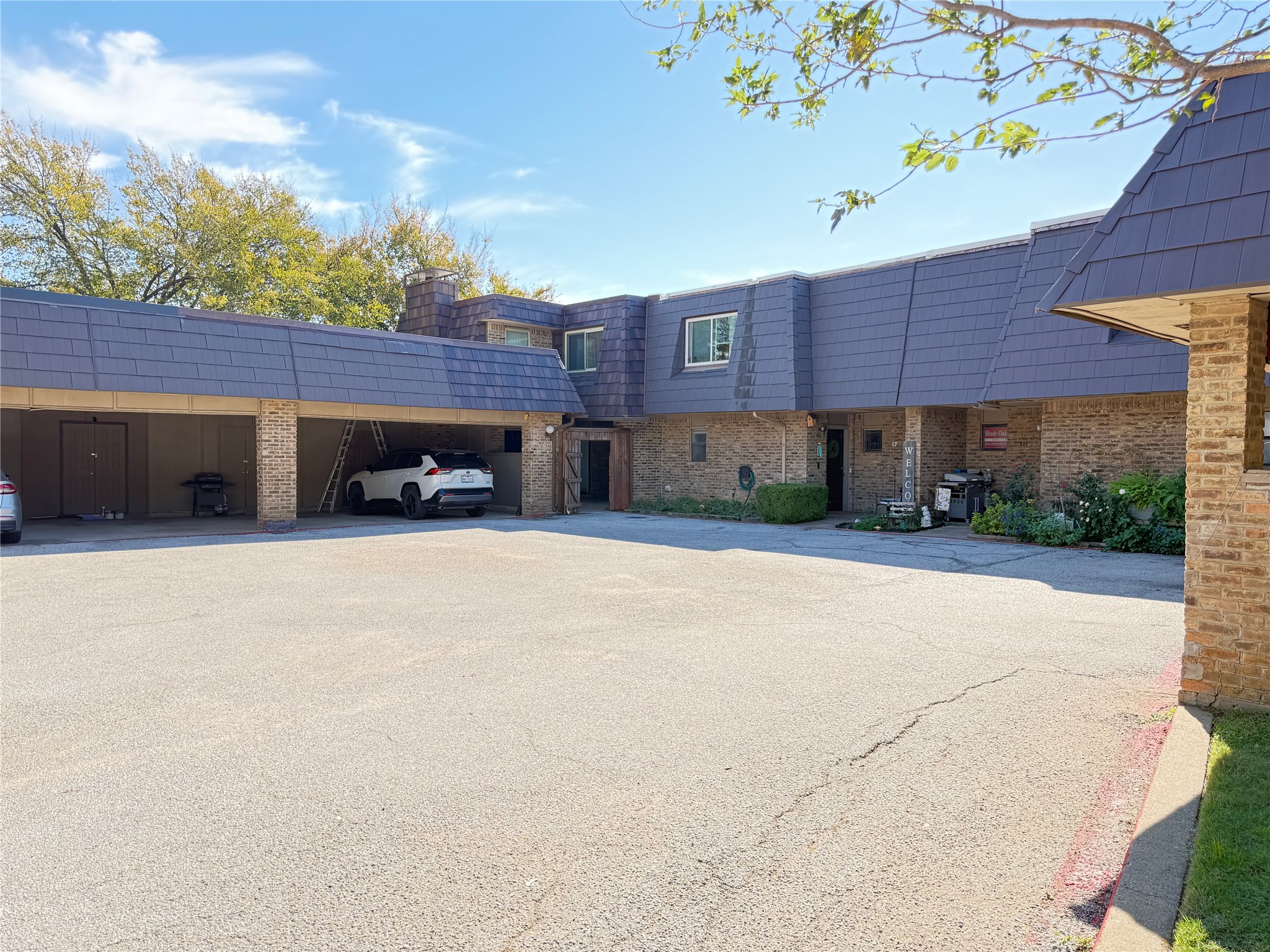 207 E Harwood Road Unit 18 — photo