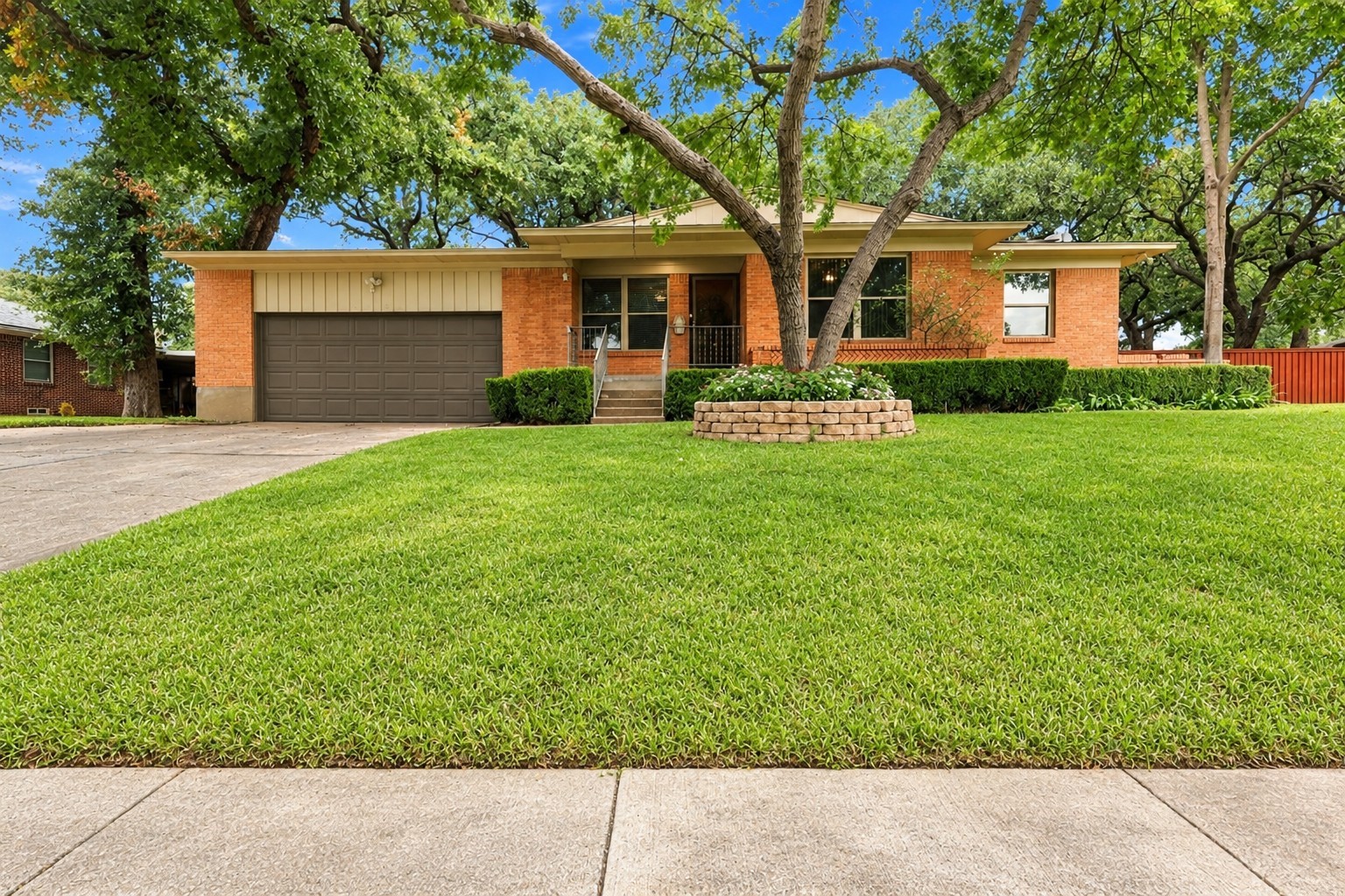 1233 Fair Oaks Drive — photo
