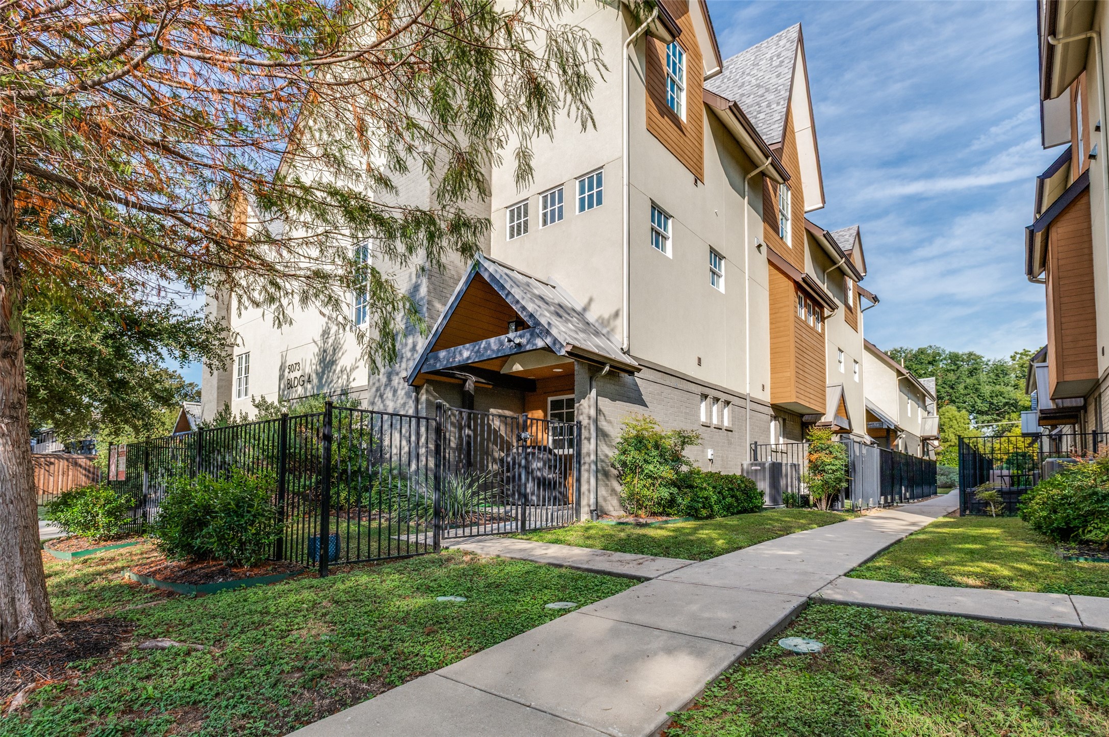 5073 Gaston Avenue Unit 402 — photo