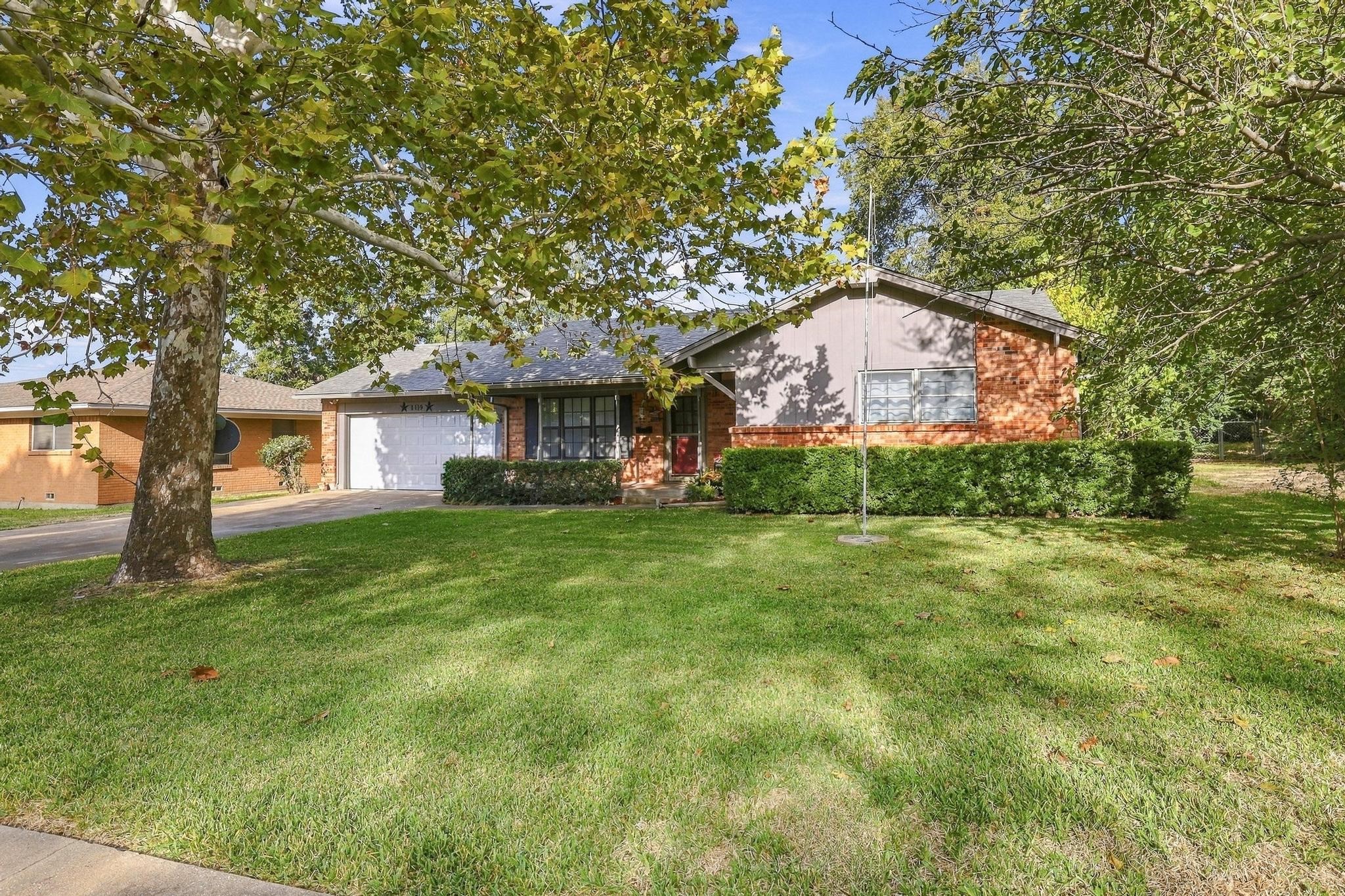 1419 Hillcrest Drive — photo