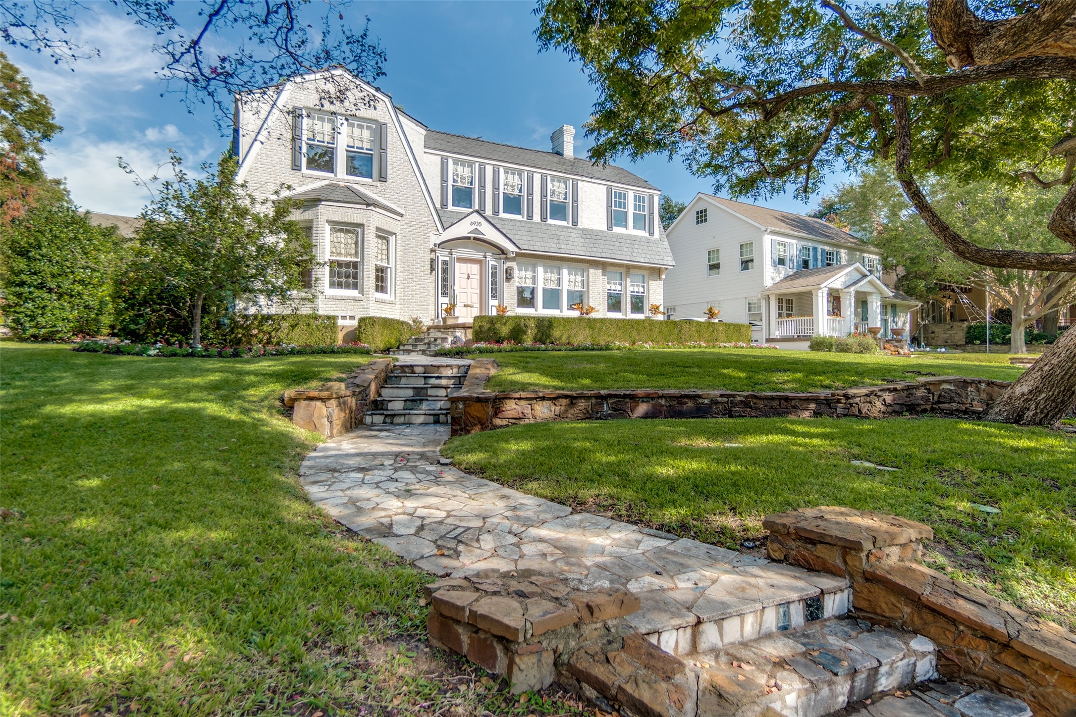 6935 Lakeshore Drive — photo
