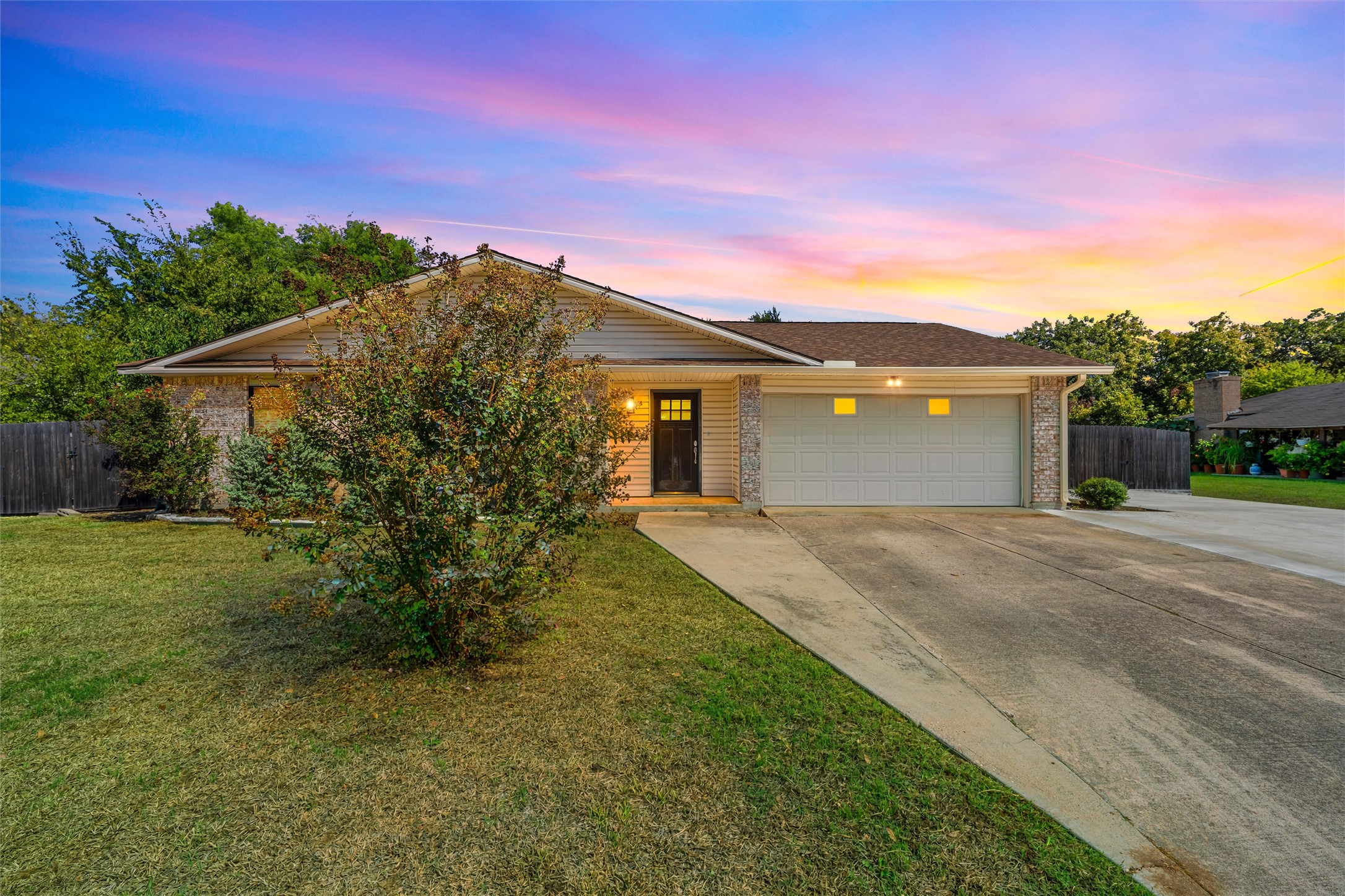 2110 Carnation Lane — photo