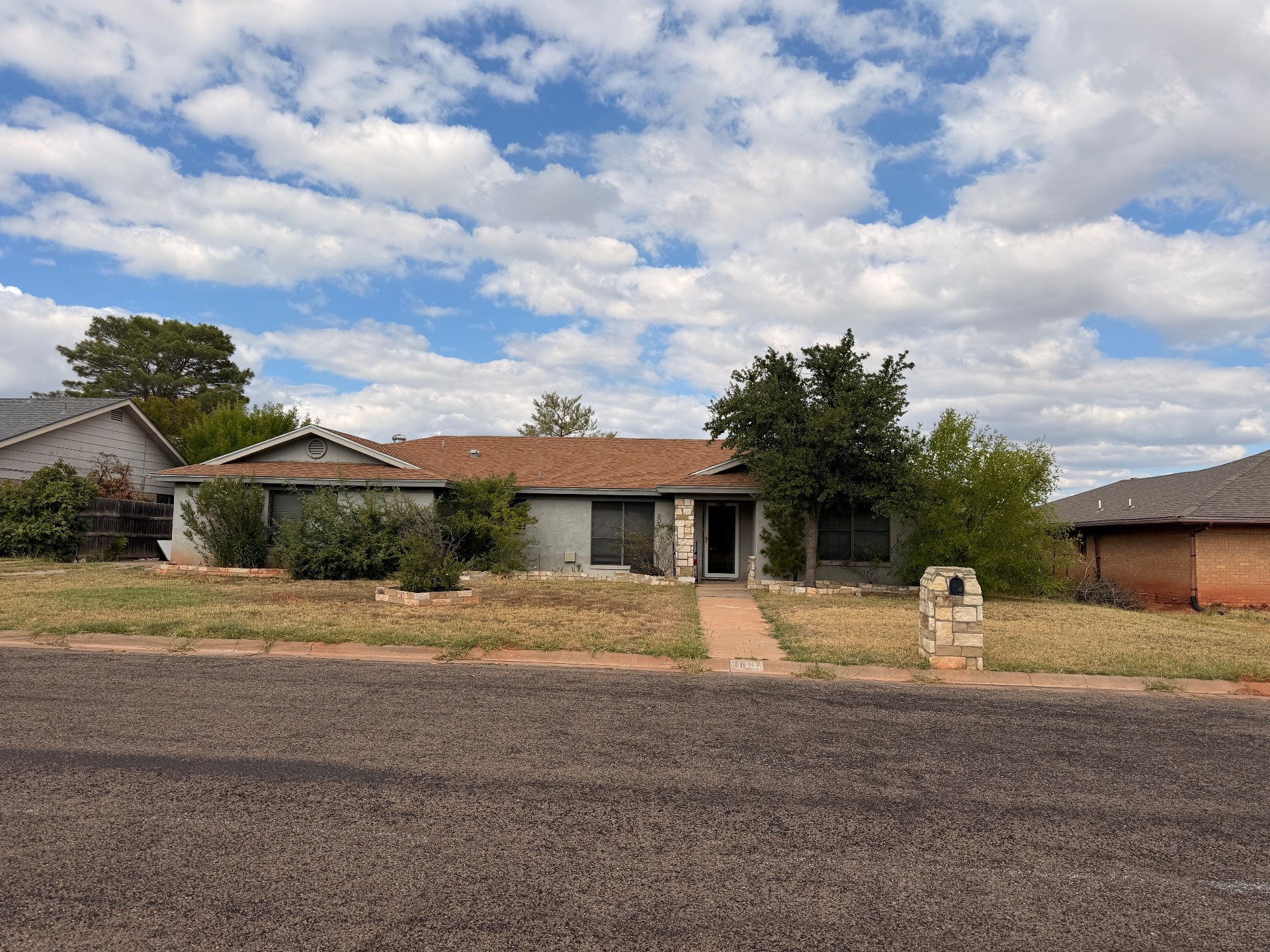 3826 Hillcrest Drive — photo