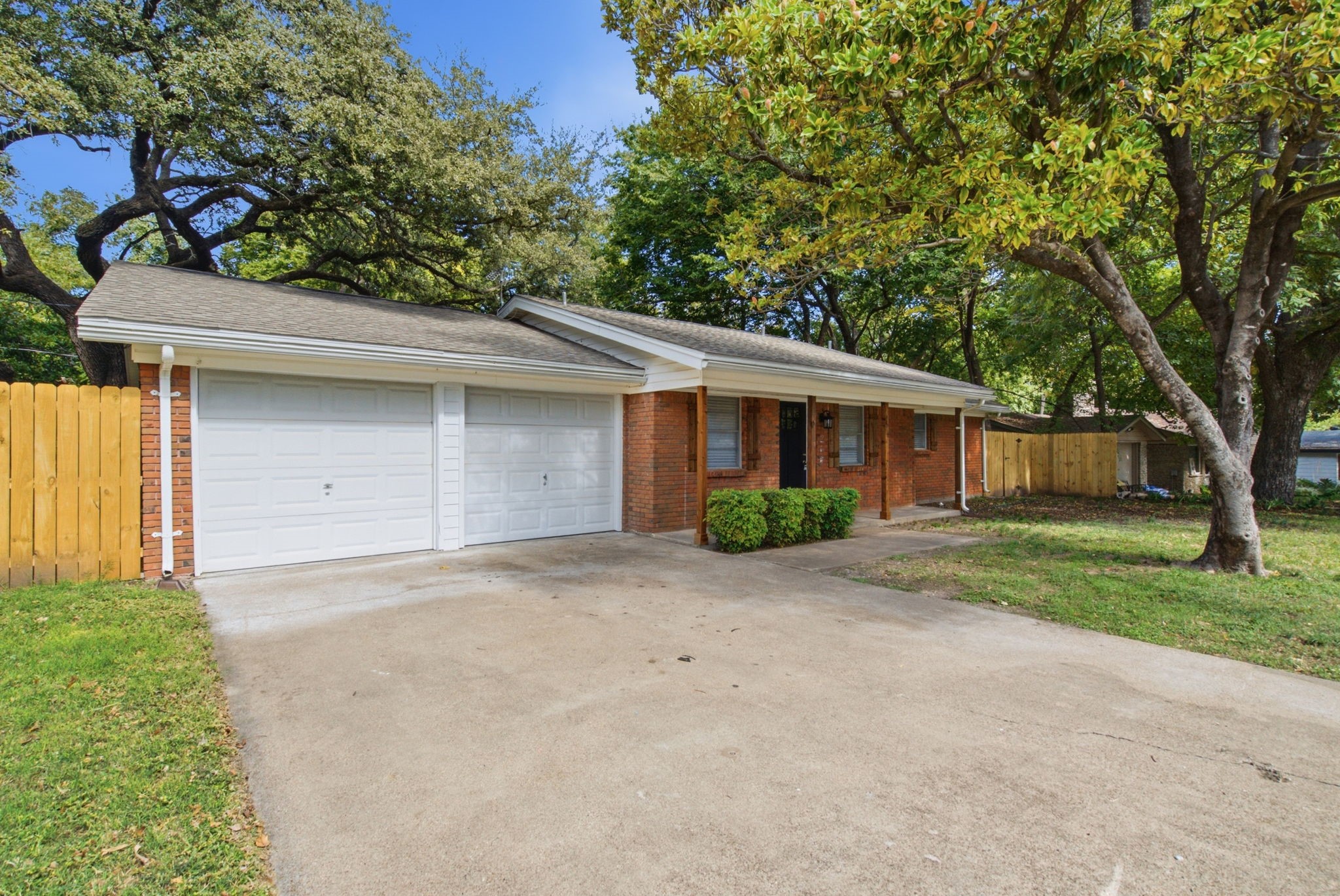 208 Live Oak Lane — photo