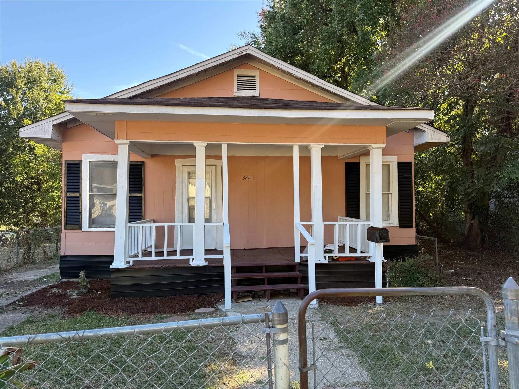 3211 Lillian Street — photo