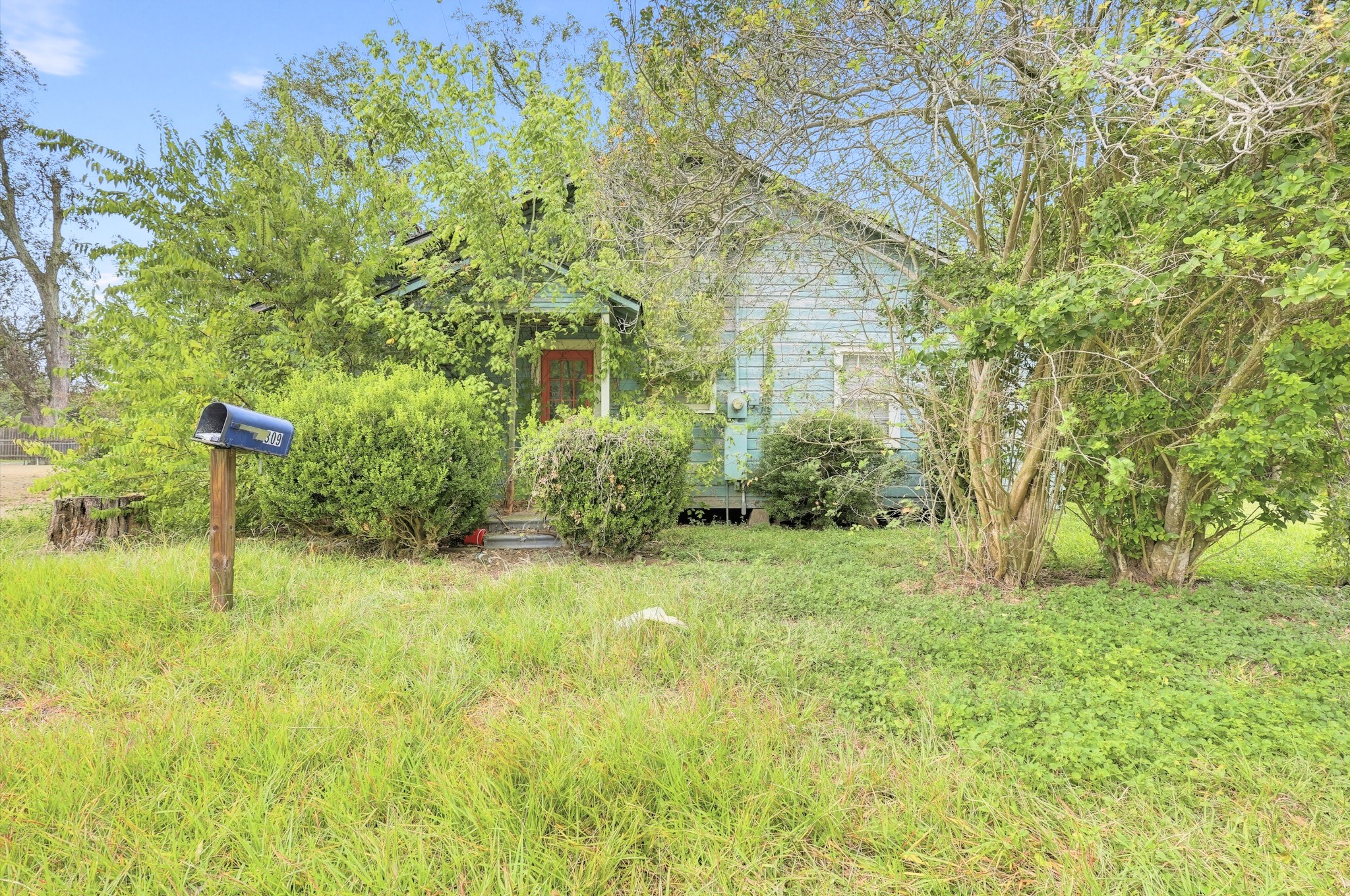 309 W Pecan Street — photo