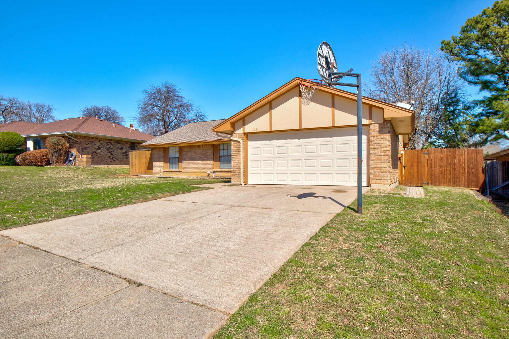 207 Ginger Lane, Euless, TX 76039 — photo 2