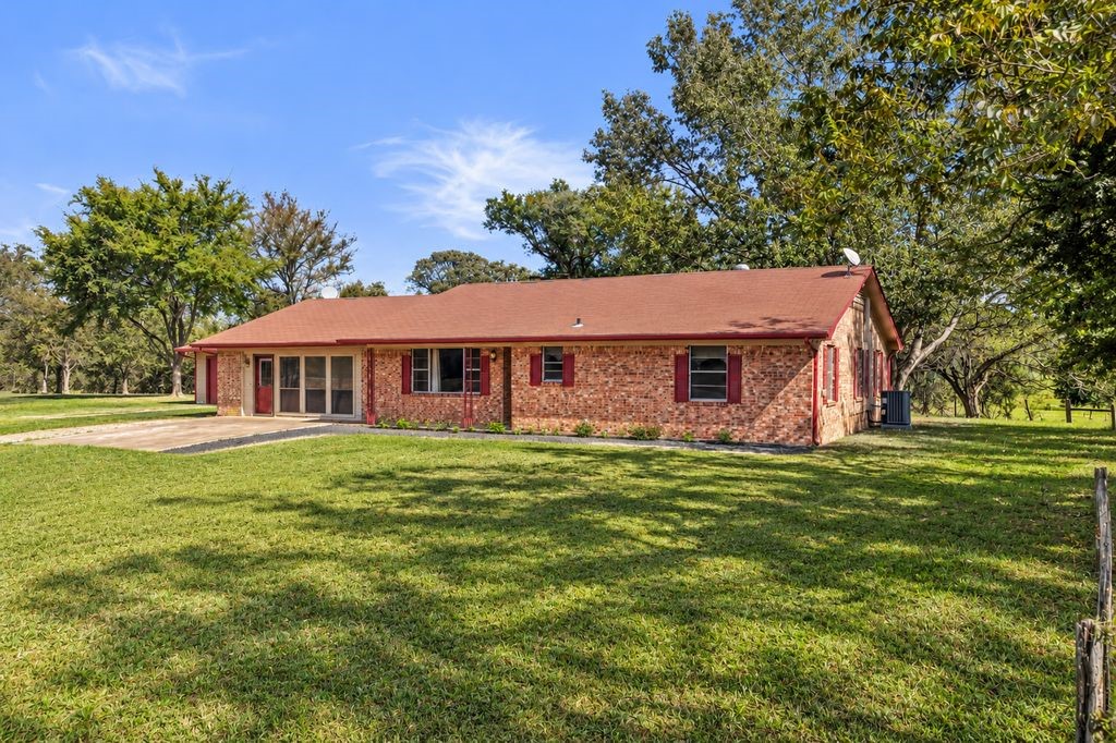6404 N Tx Hwy 37 — photo