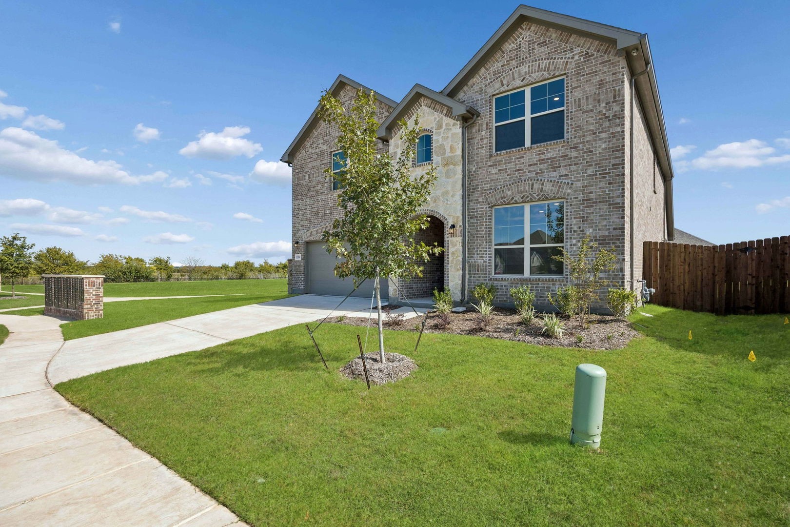 1104 Beaumont Lane — photo