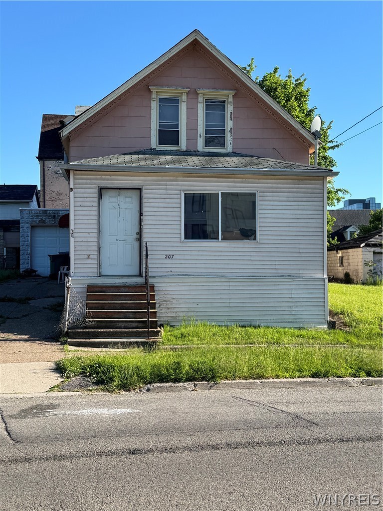 207 East North Street S — photo