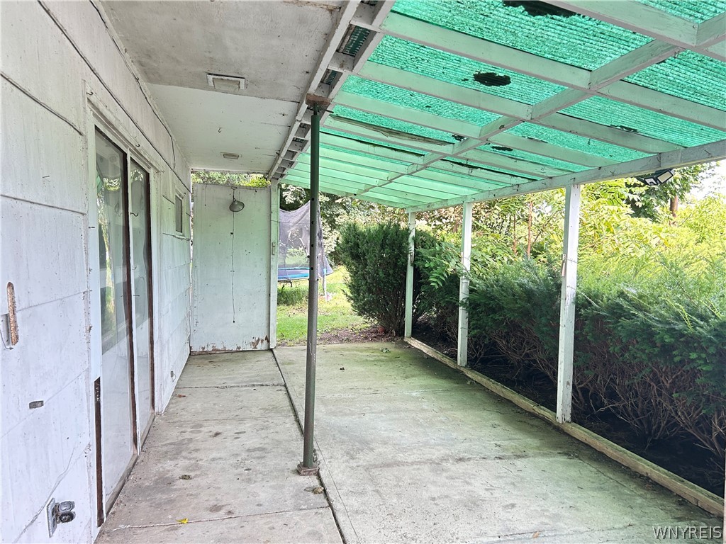 6775 E Lake Rd — photo