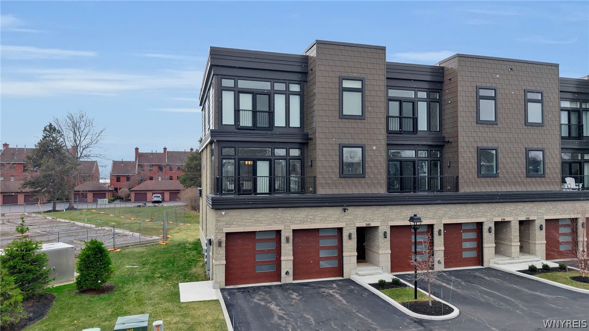240 Lakefront Boulevard — photo